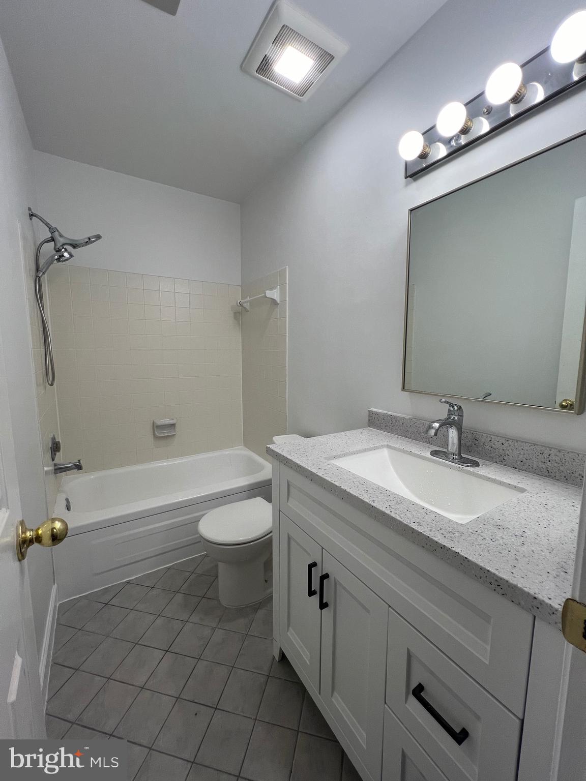 WATERGATE OF ALEXANDRIA - Residential Lease