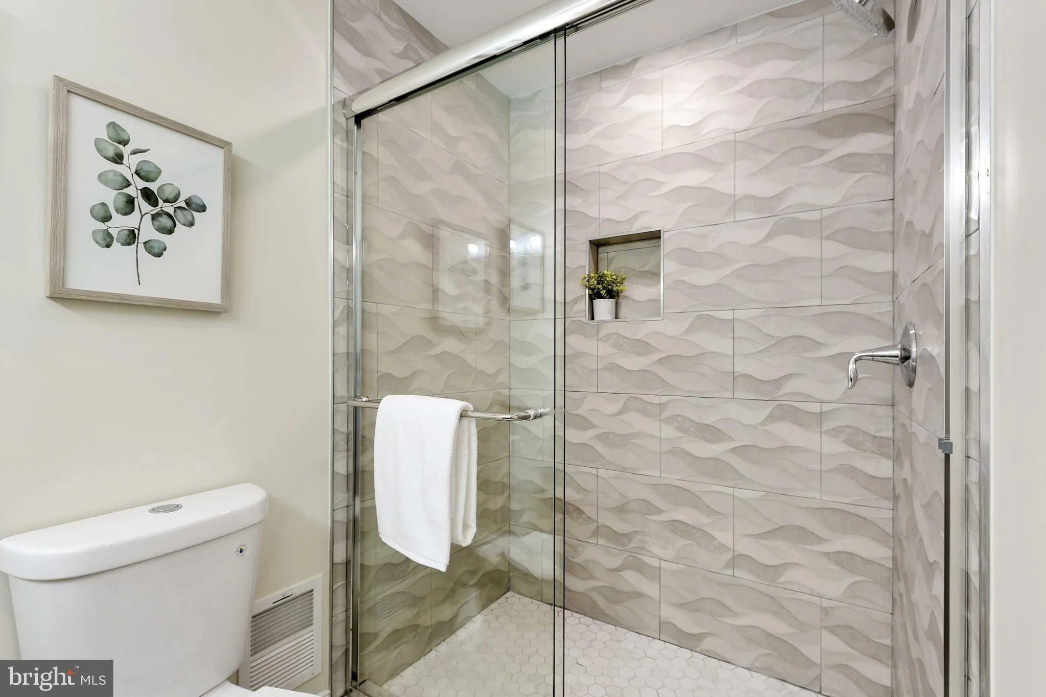 Baltimore, Maryland 21224, United States, 3 Bedrooms Bedrooms, ,3 BathroomsBathrooms,Residential,Active,85773