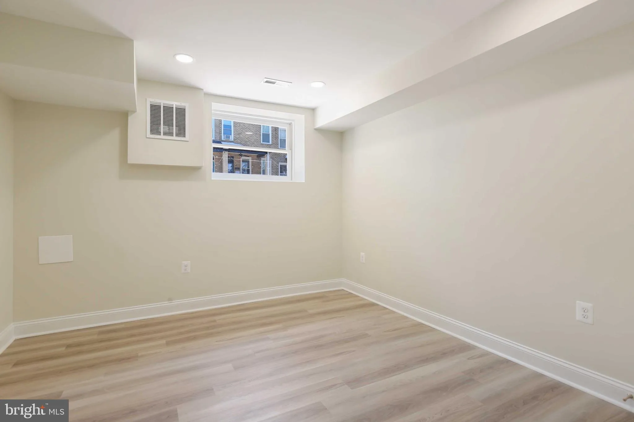 Baltimore, Maryland 21224, United States, 3 Bedrooms Bedrooms, ,3 BathroomsBathrooms,Residential,Active,85773