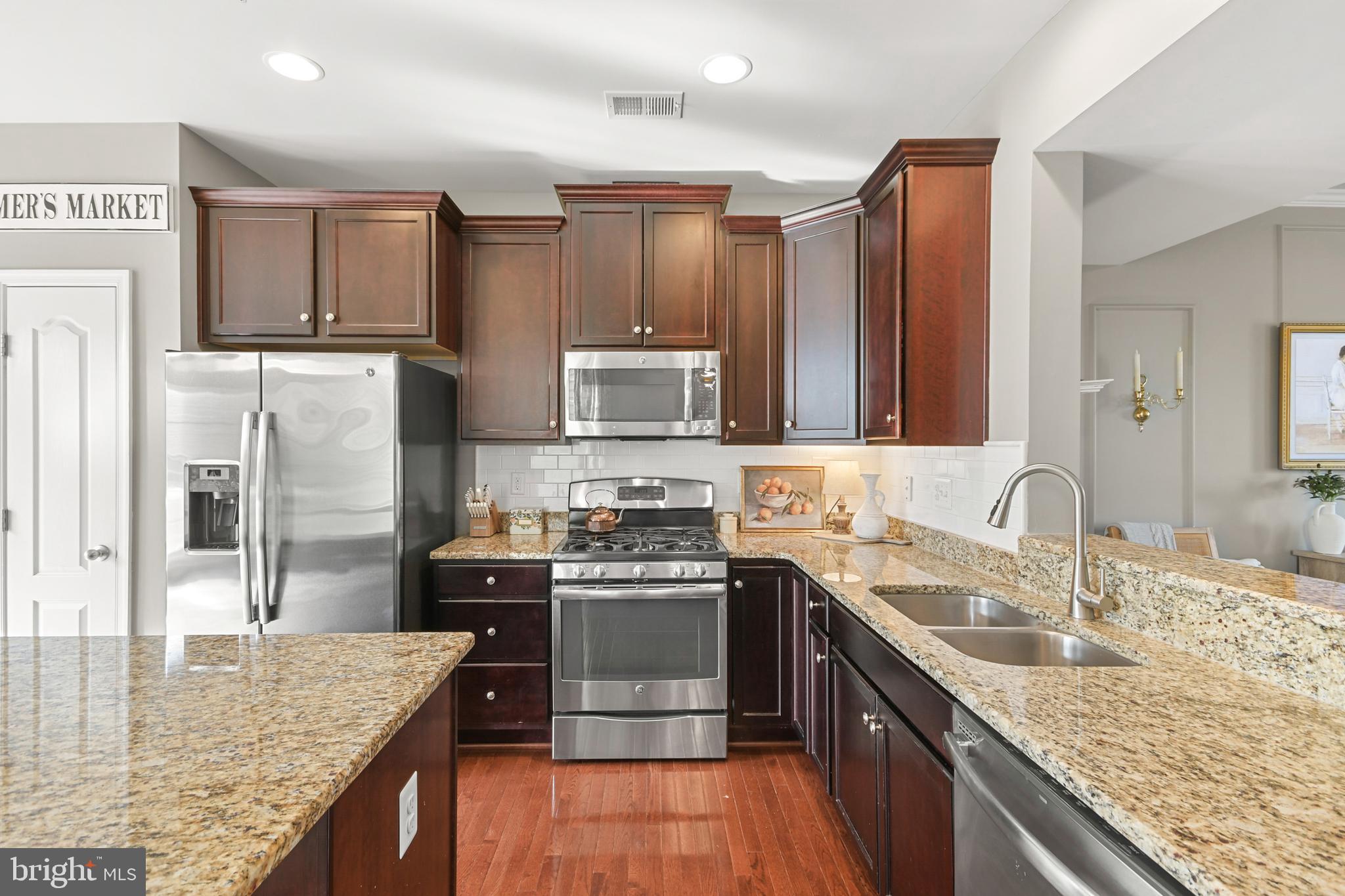 MARKET SQUARE - Residential Lease