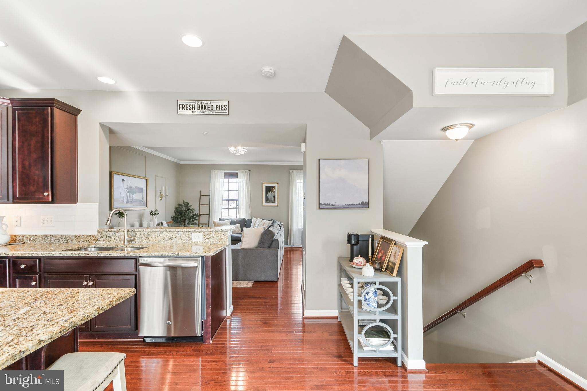 MARKET SQUARE - Residential Lease