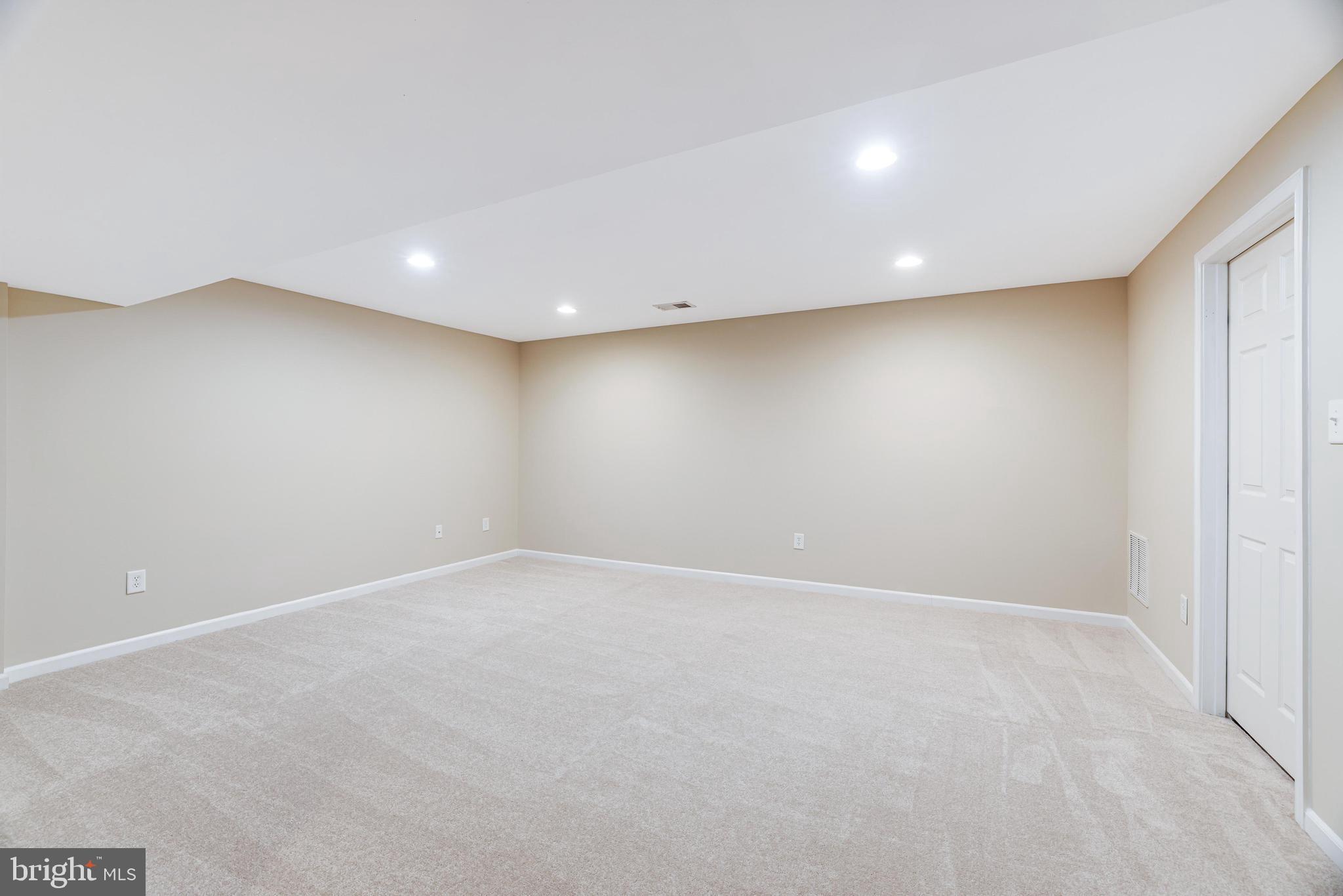 NEW TOWN MEADOWS - Residential Lease