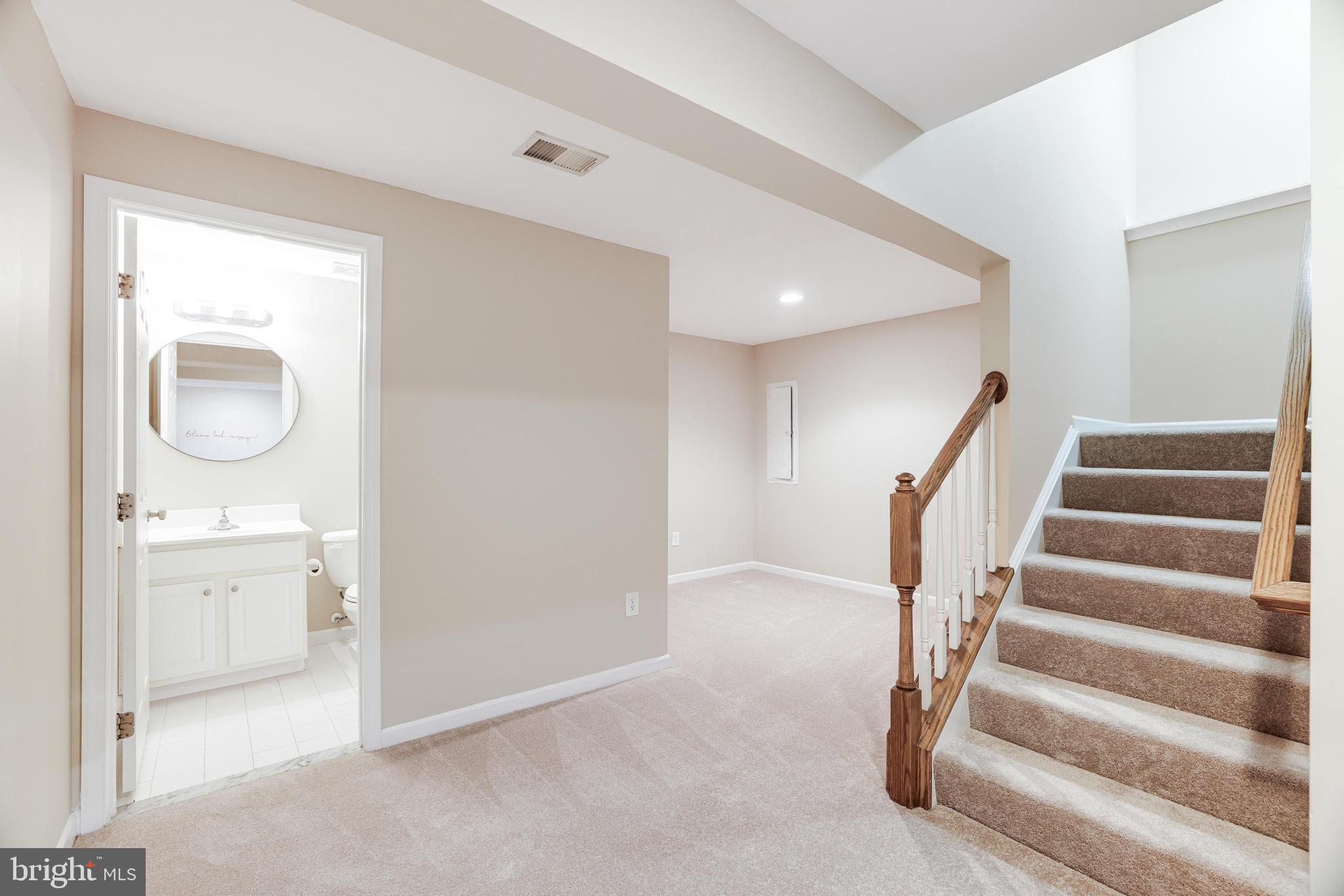 NEW TOWN MEADOWS - Residential Lease