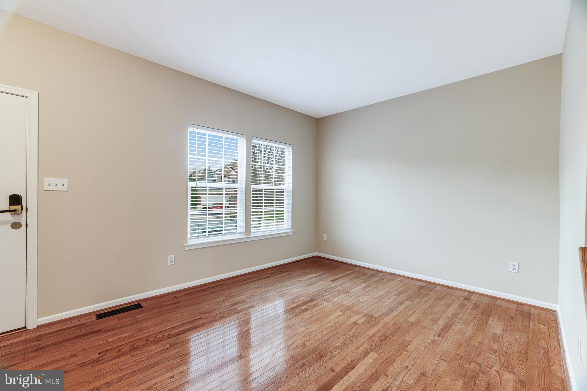 NEW TOWN MEADOWS - Residential Lease