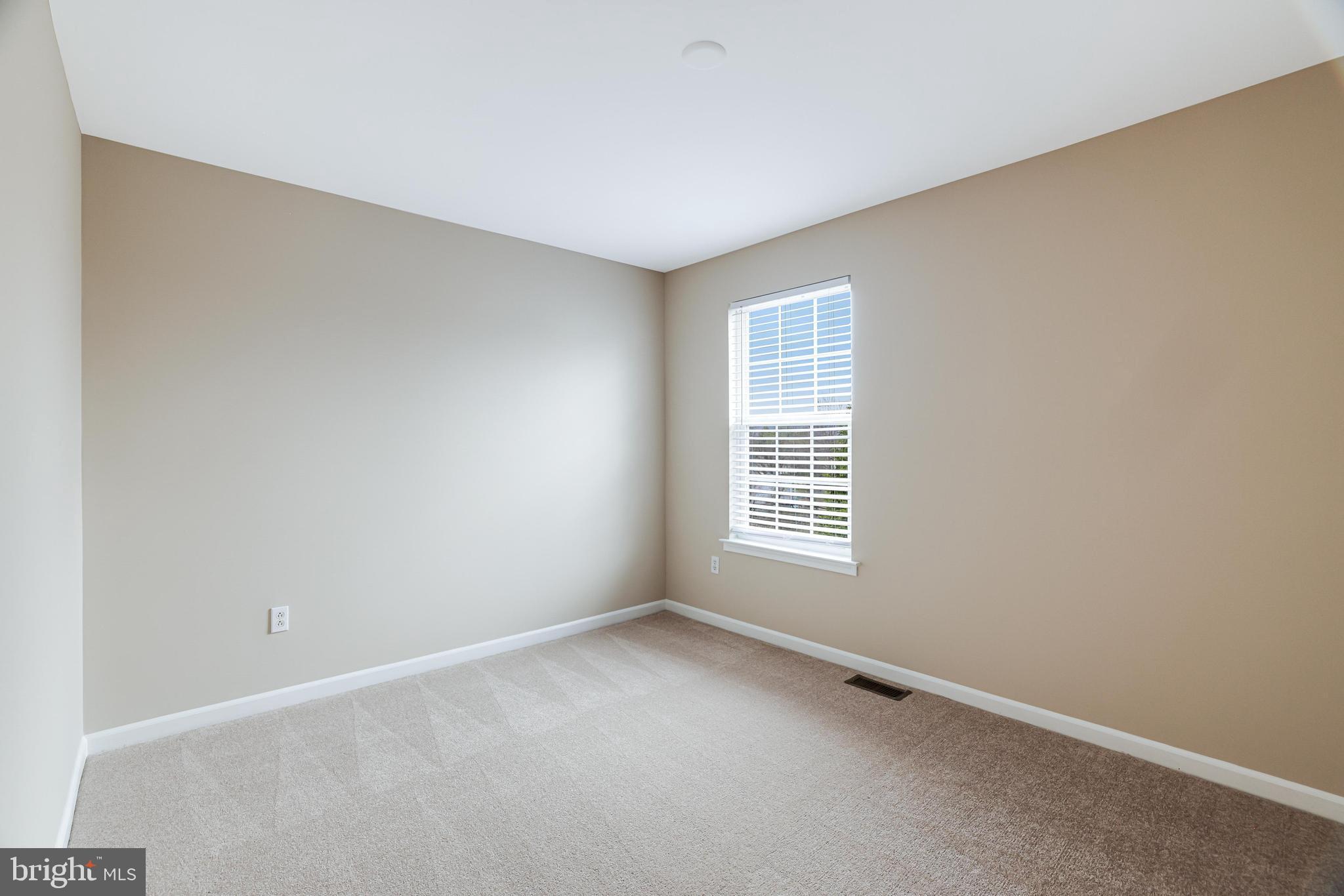 NEW TOWN MEADOWS - Residential Lease