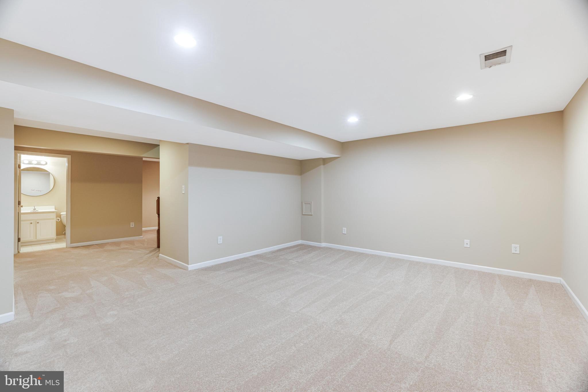 NEW TOWN MEADOWS - Residential Lease