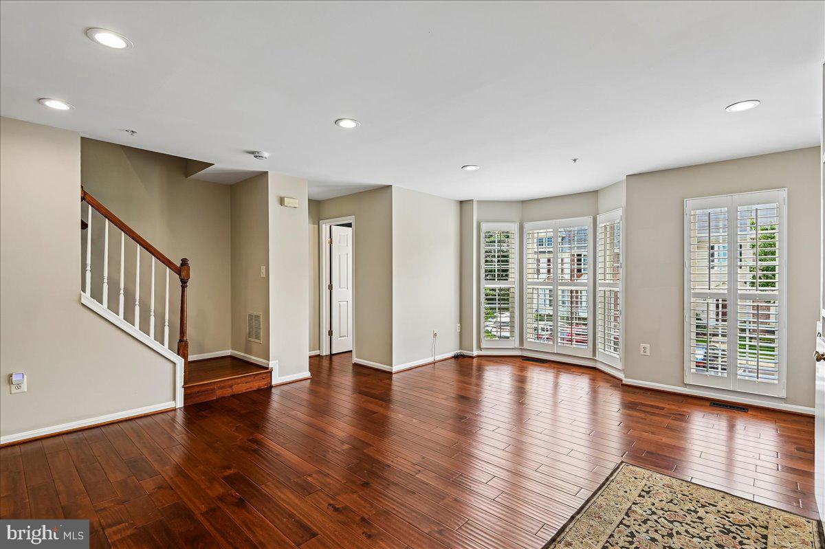 706 HOWARDS LOOP