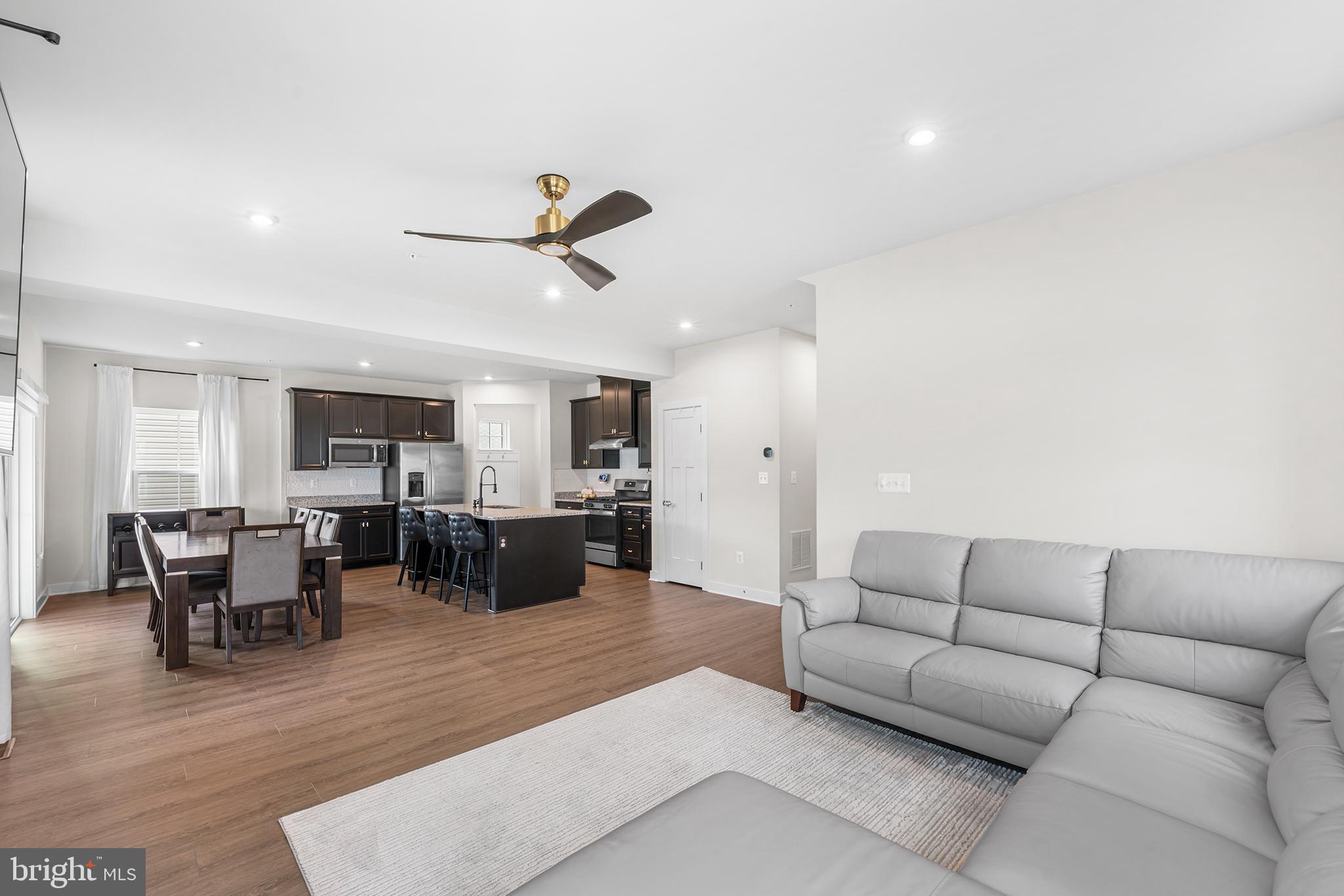 839 LENI WAY
