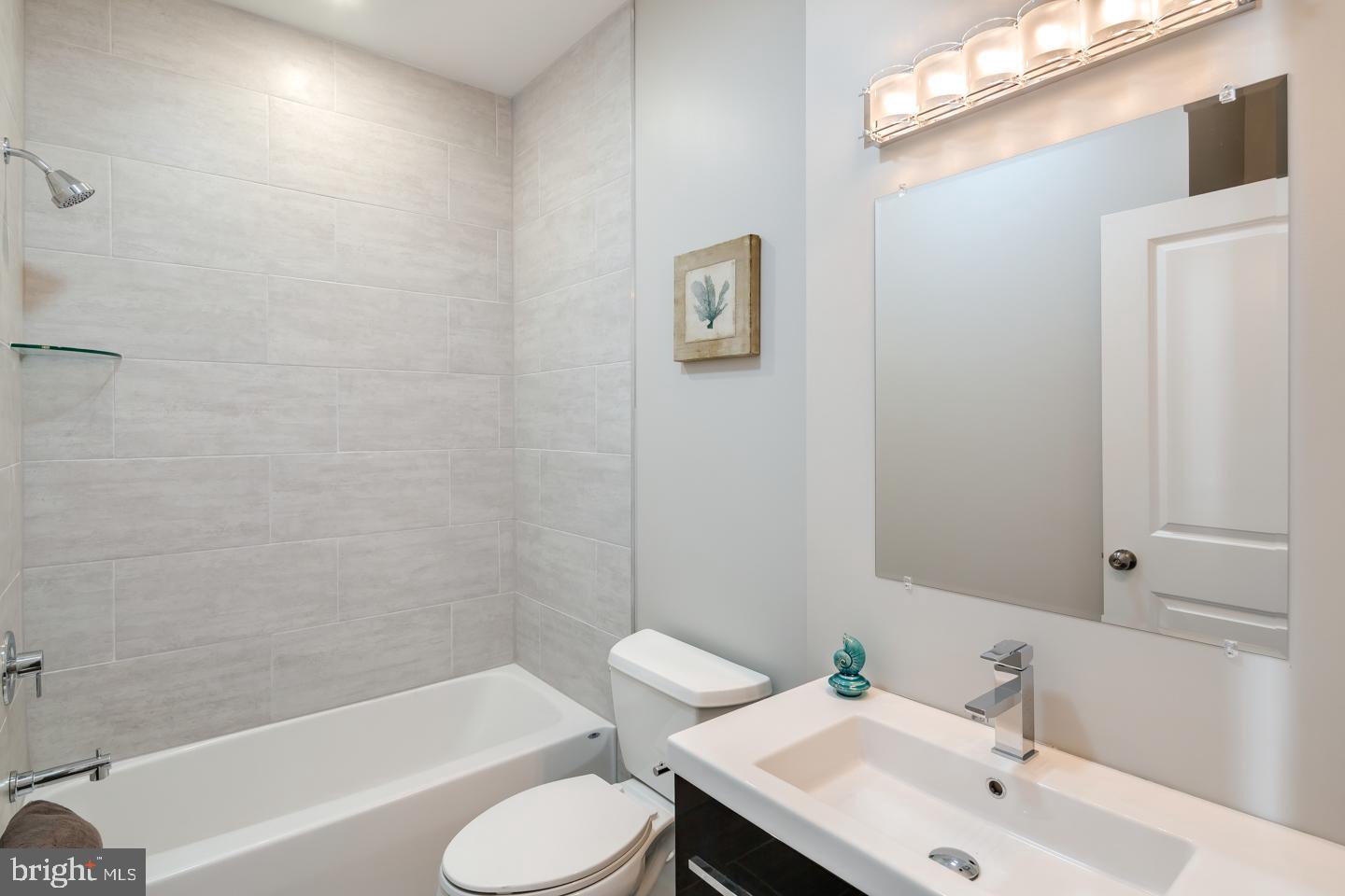 ROXBOROUGH - Residential Lease