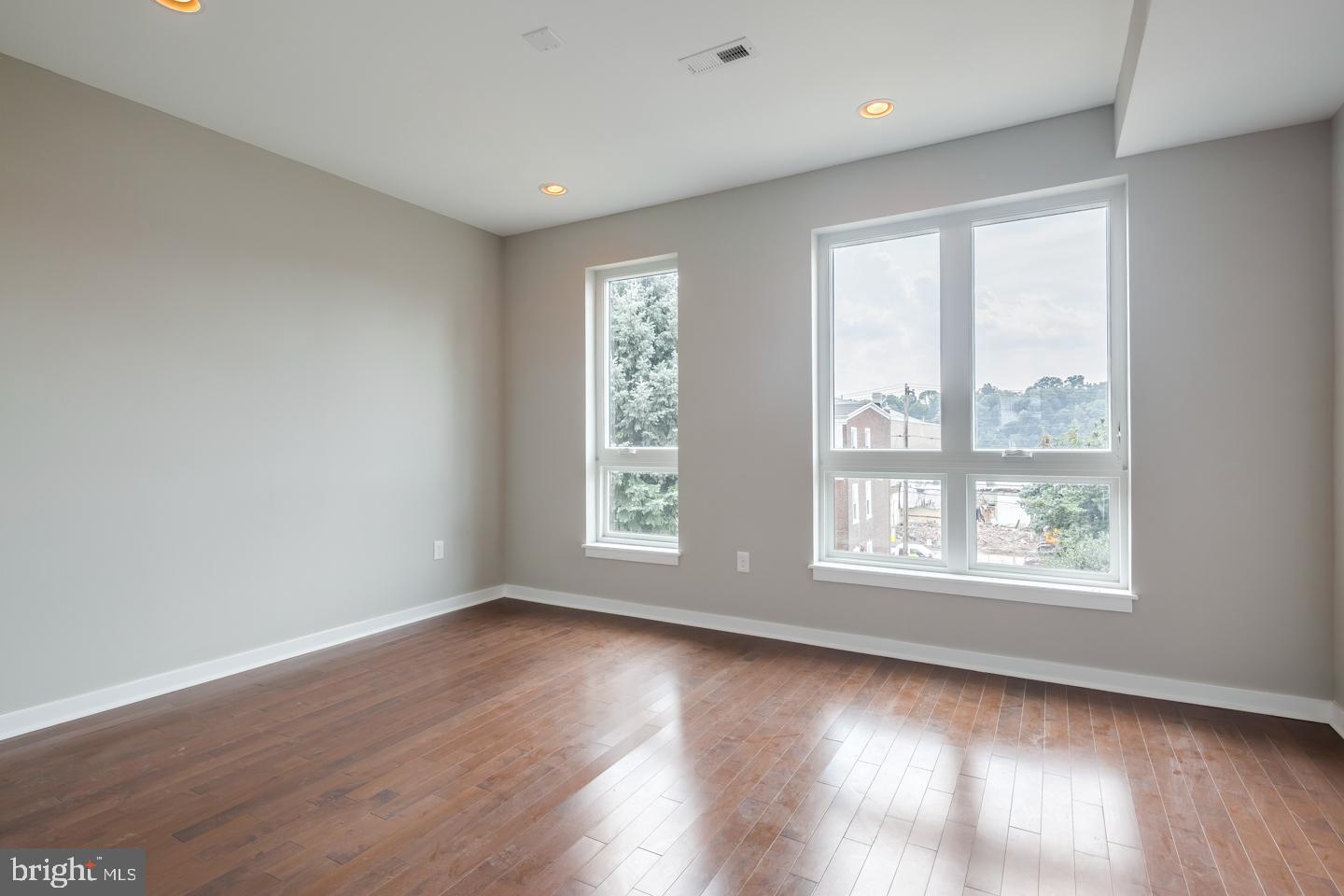 ROXBOROUGH - Residential Lease