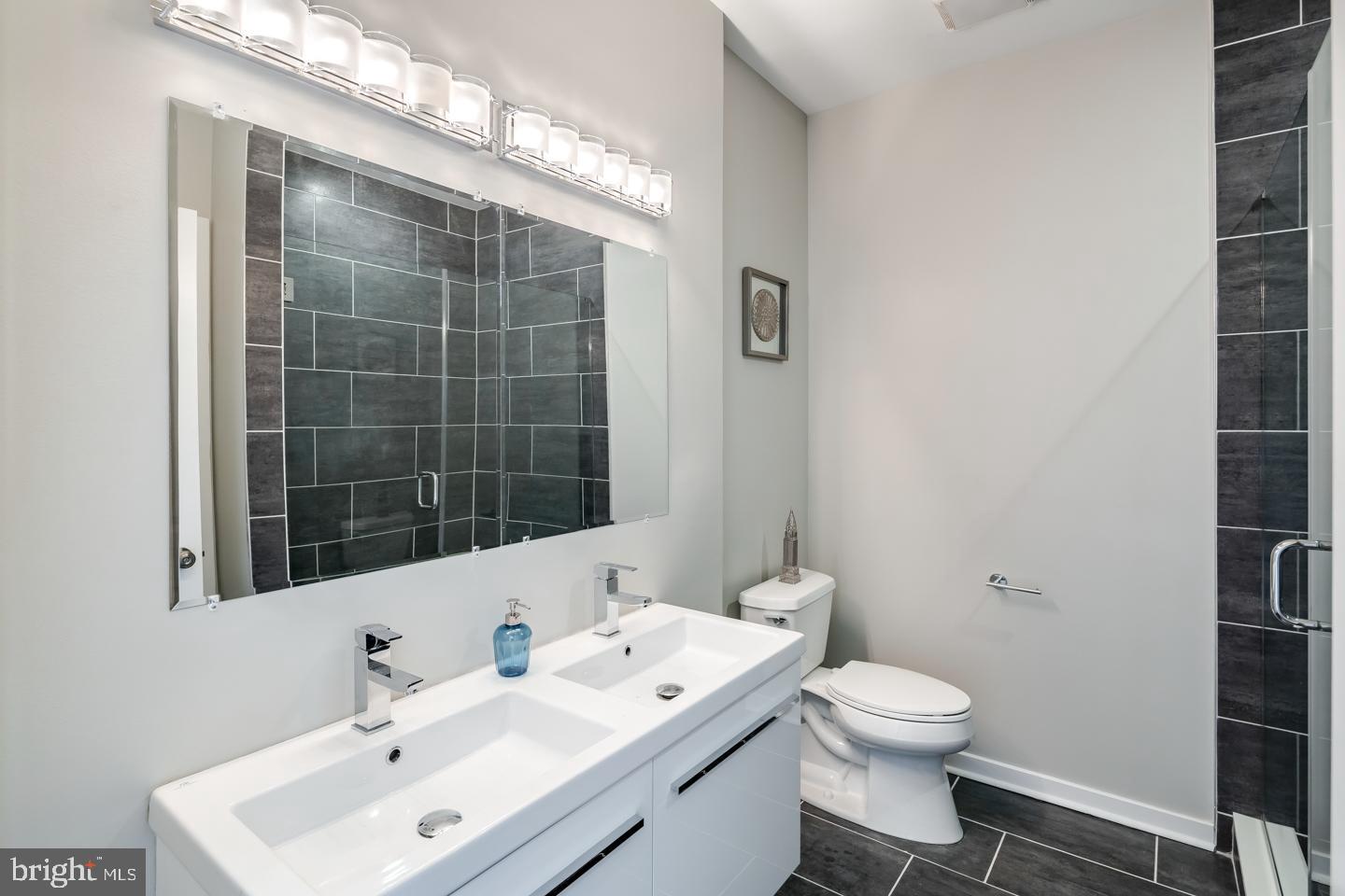 ROXBOROUGH - Residential Lease