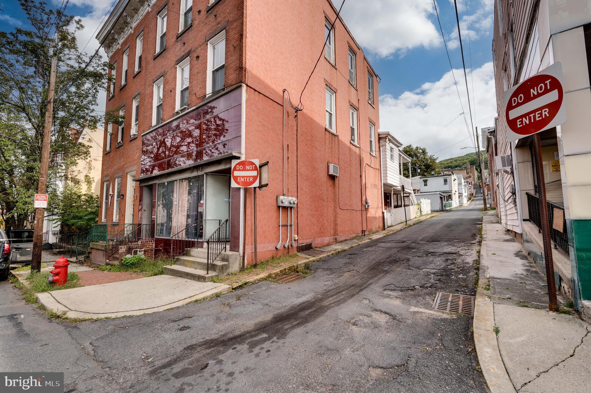 621 W MARKET STREET