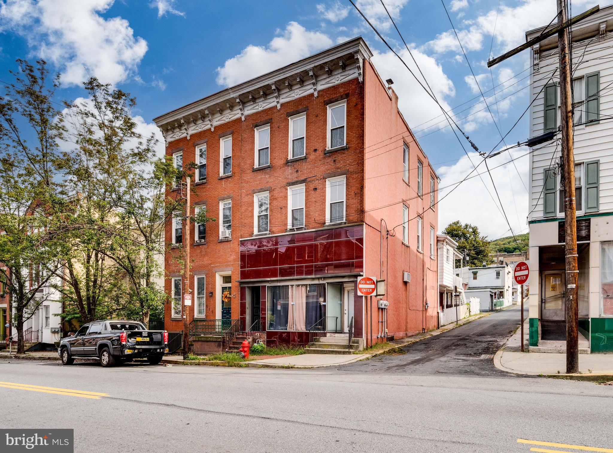 621 W MARKET STREET