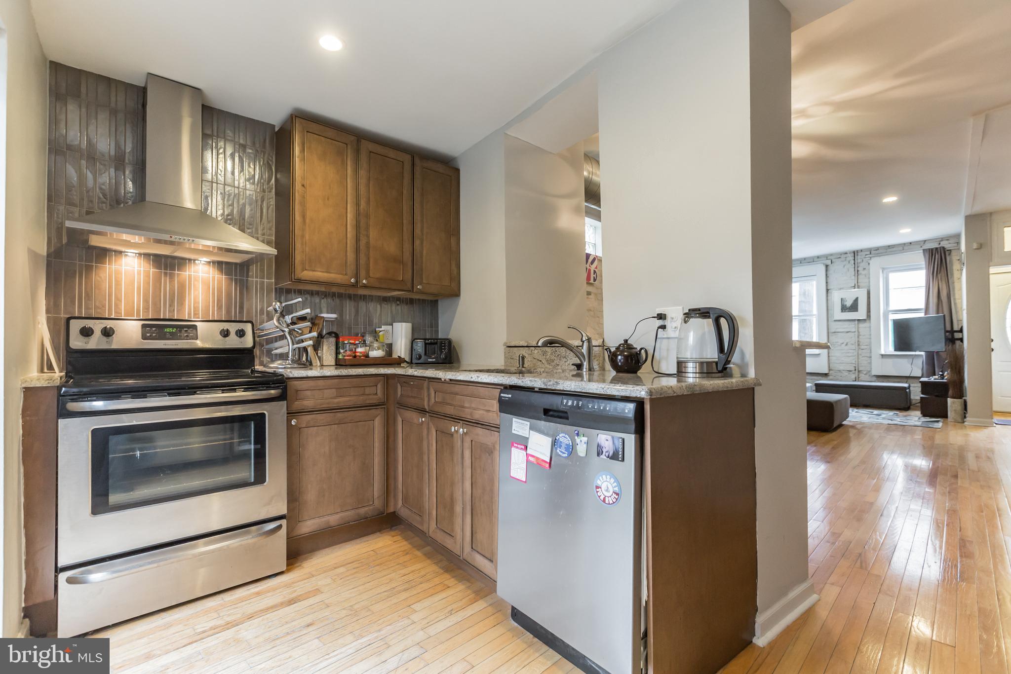 QUEEN VILLAGE - Residential