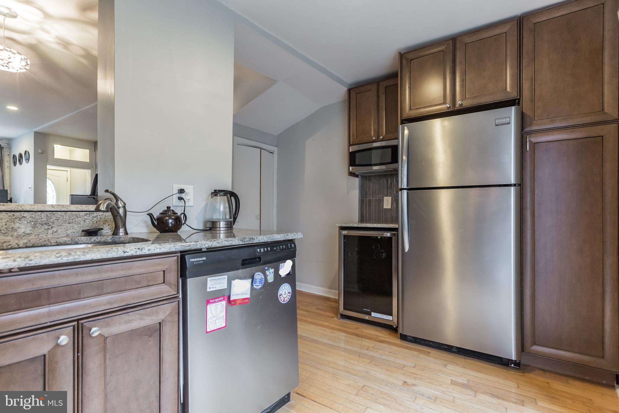 QUEEN VILLAGE - Residential