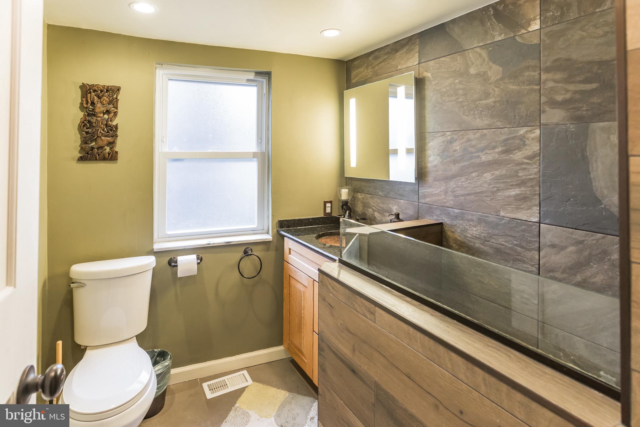 QUEEN VILLAGE - Residential