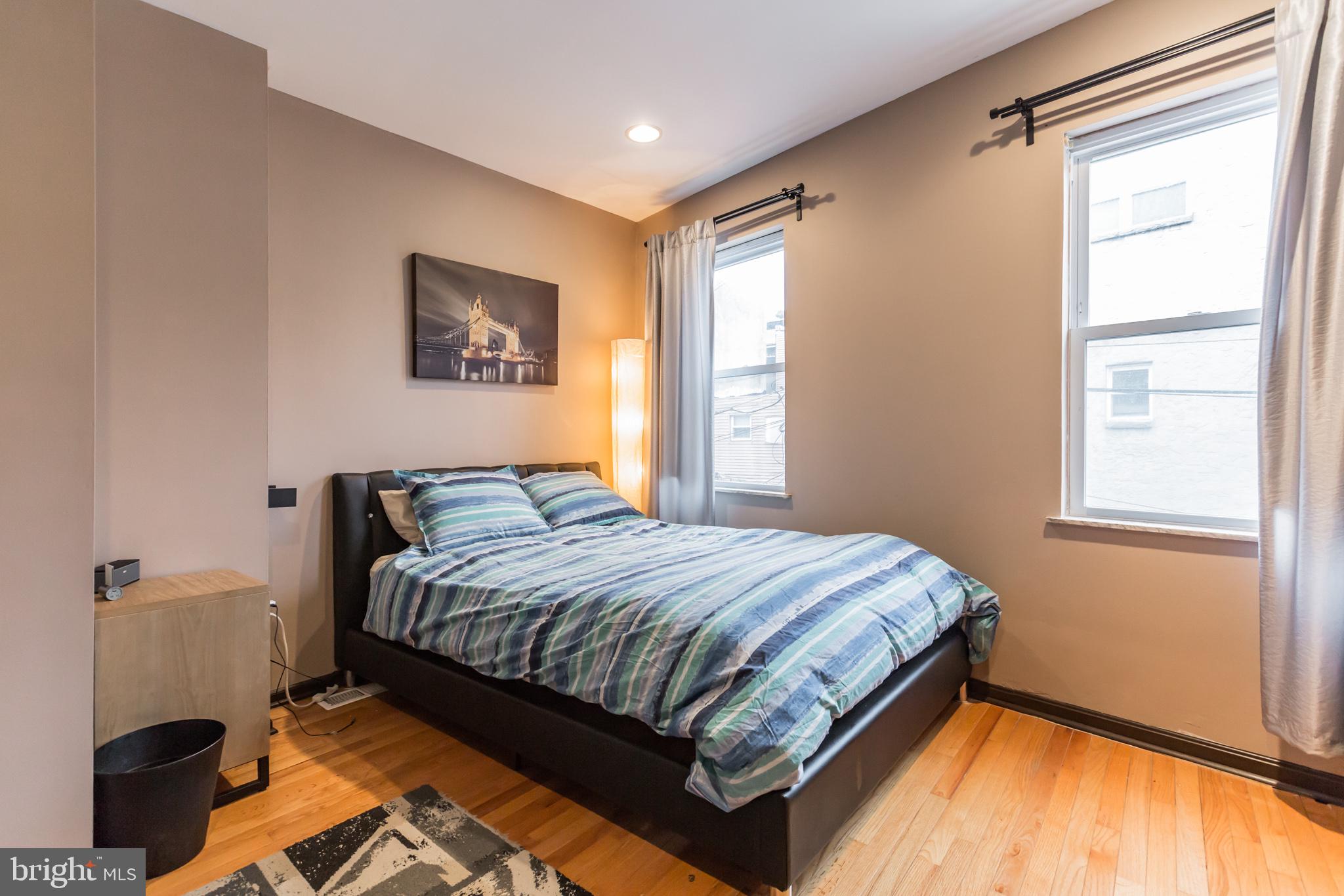QUEEN VILLAGE - Residential
