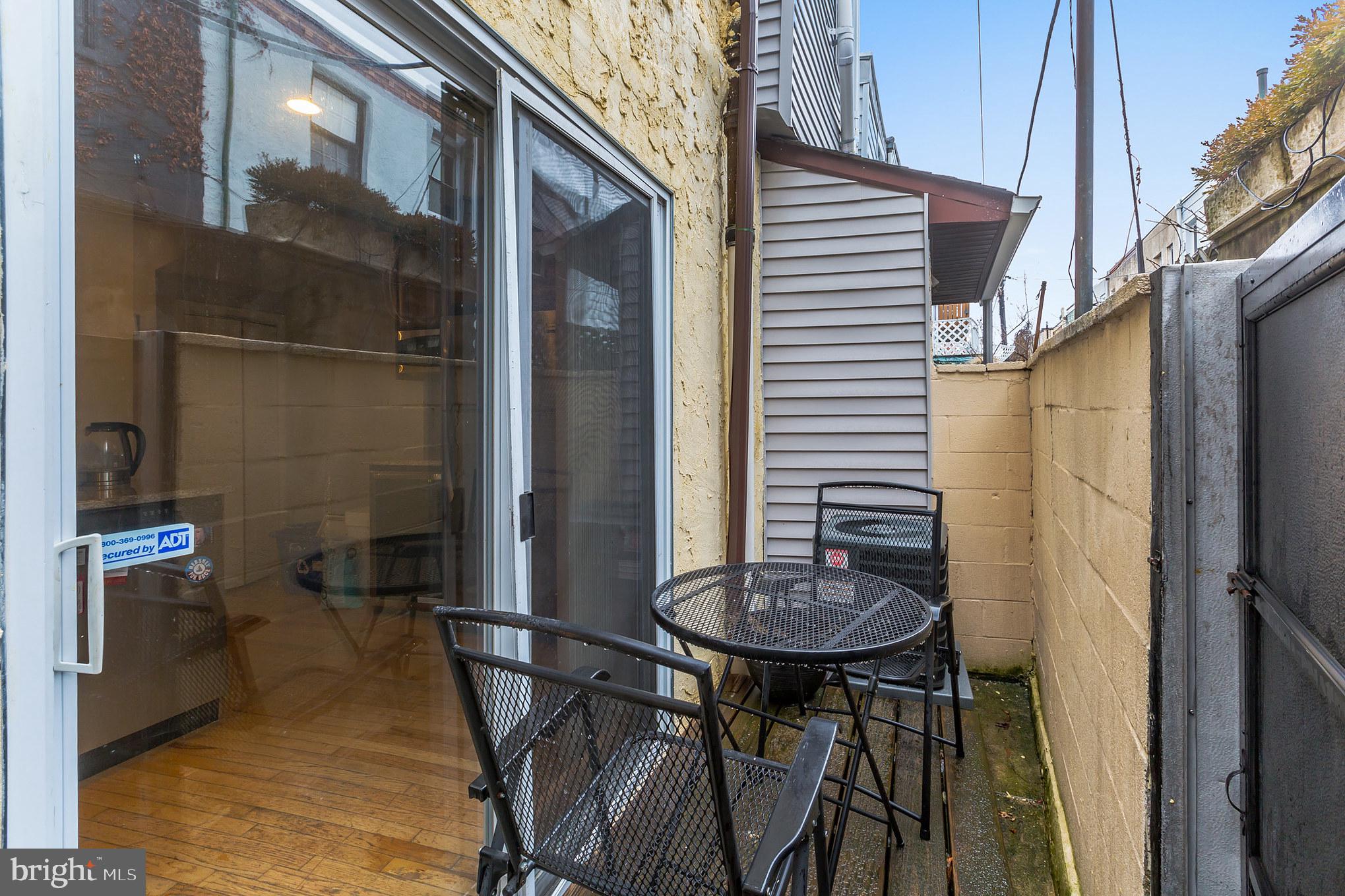 QUEEN VILLAGE - Residential