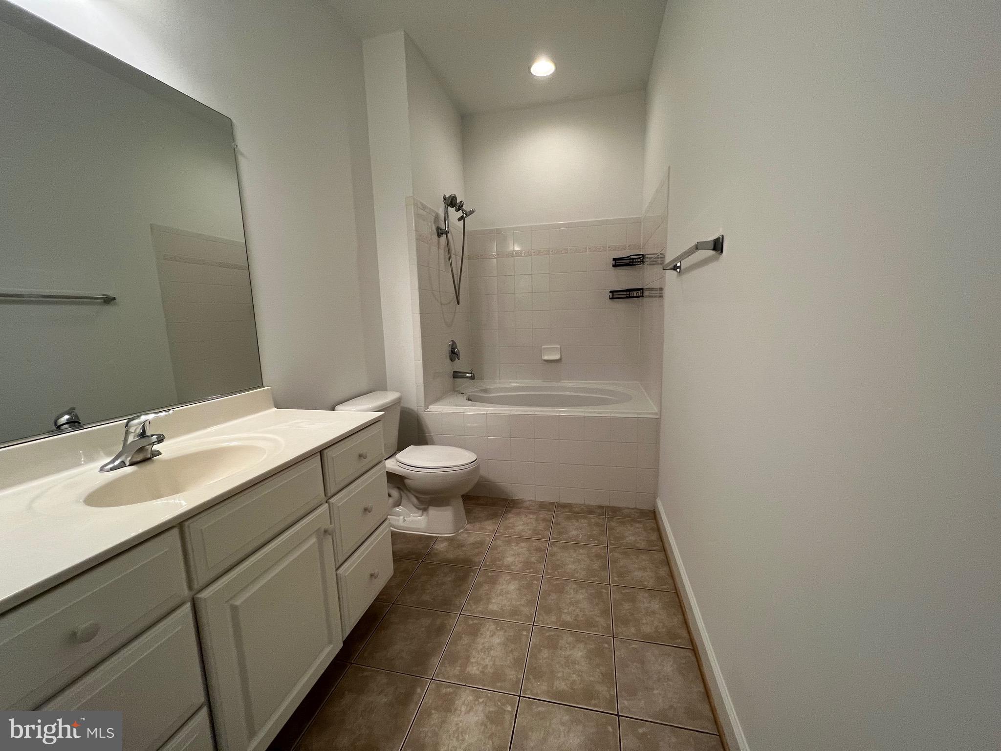 RIVER CLUB 1 AT BELMONT - Residential Lease