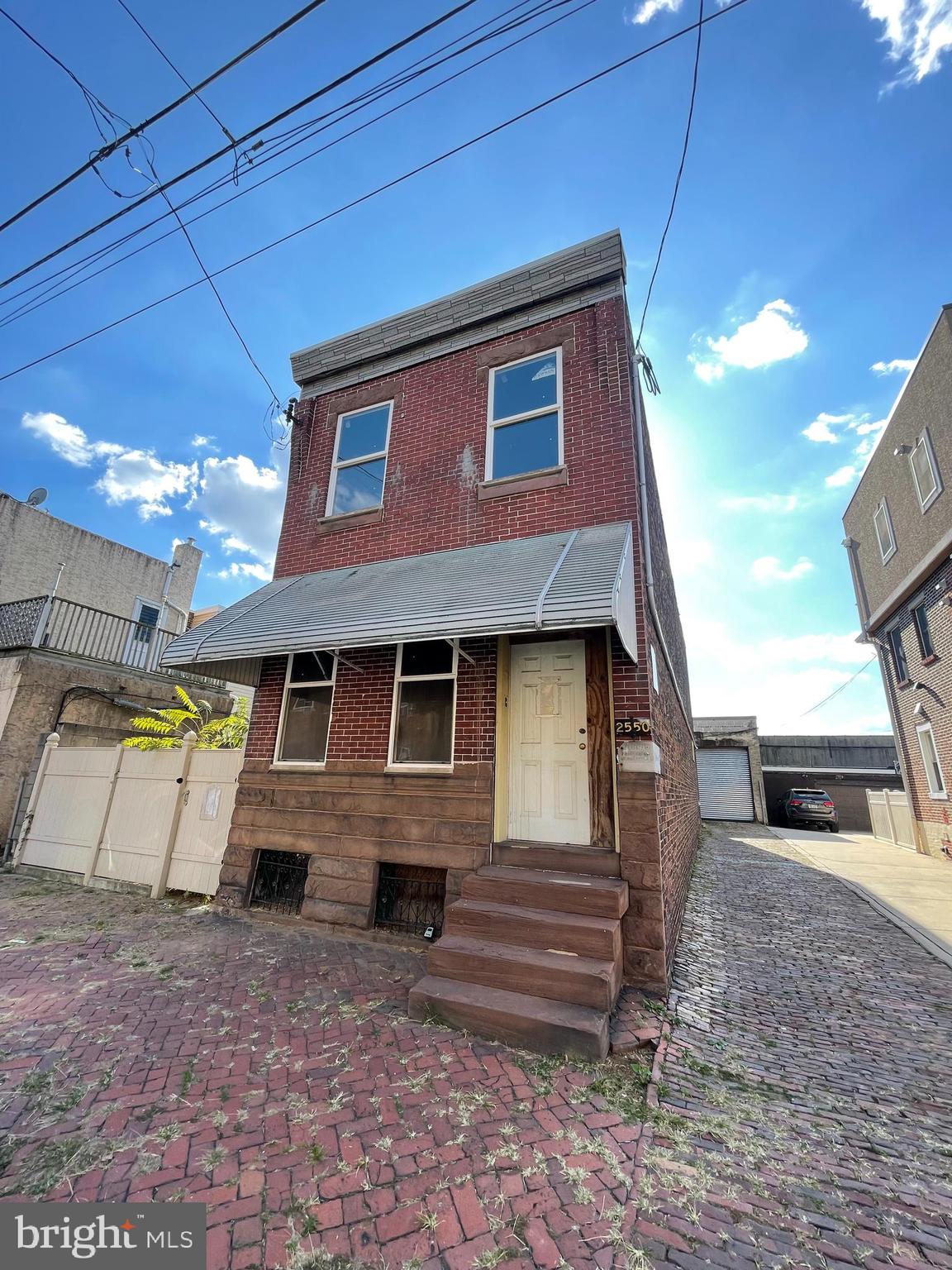 2550 E MONMOUTH STREET