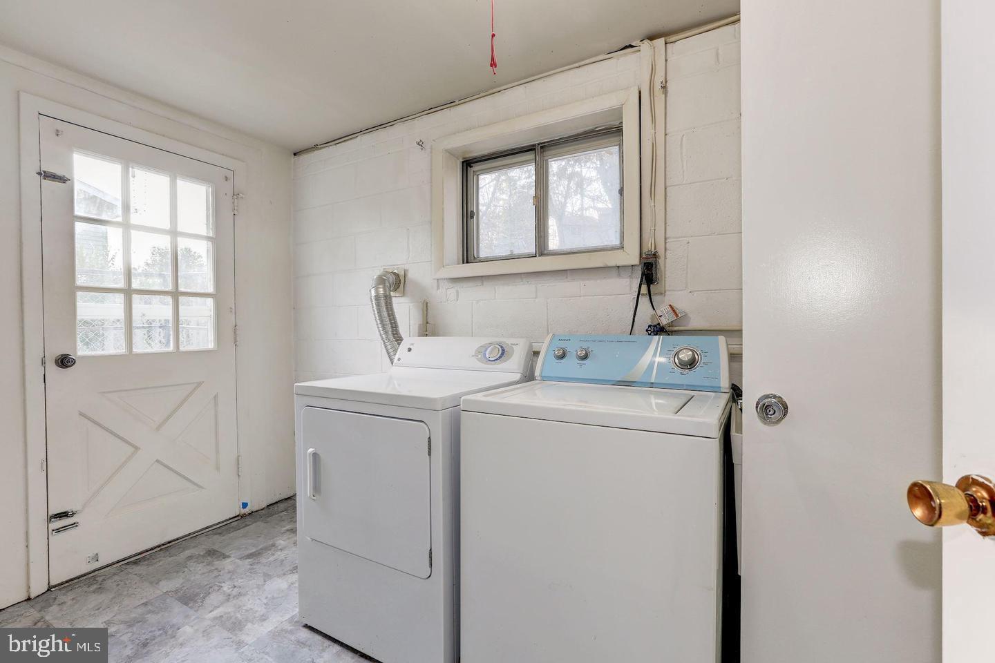 ASPEN HILL PARK - Residential Lease