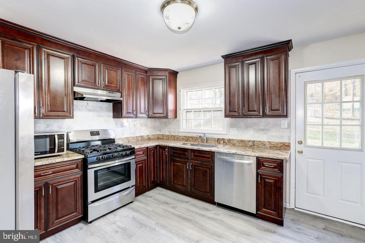 ASPEN HILL PARK - Residential Lease