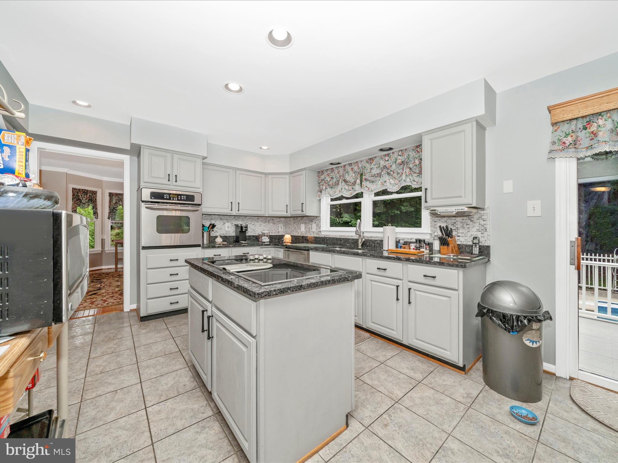 WHITE OAKS - Residential