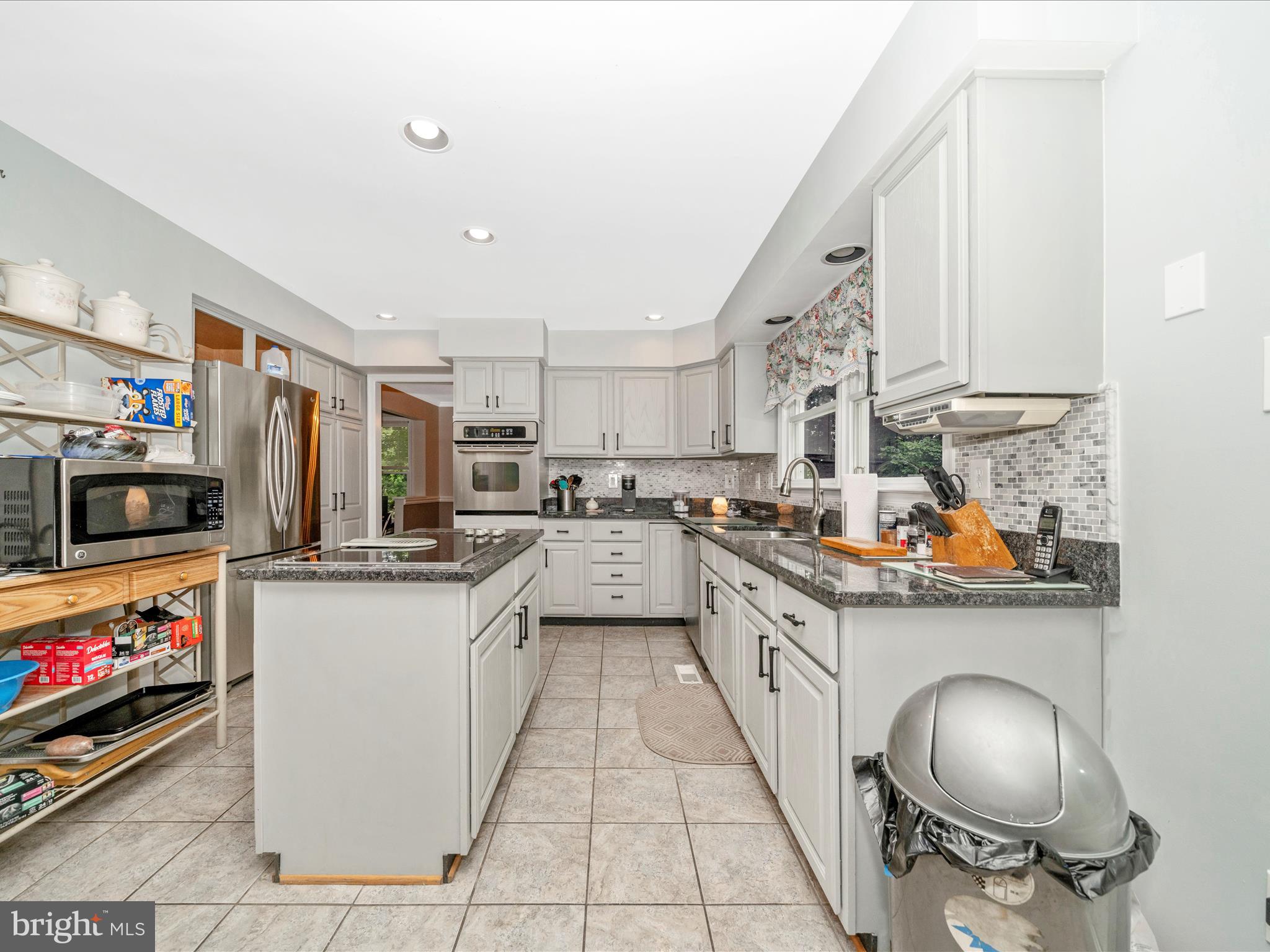 WHITE OAKS - Residential