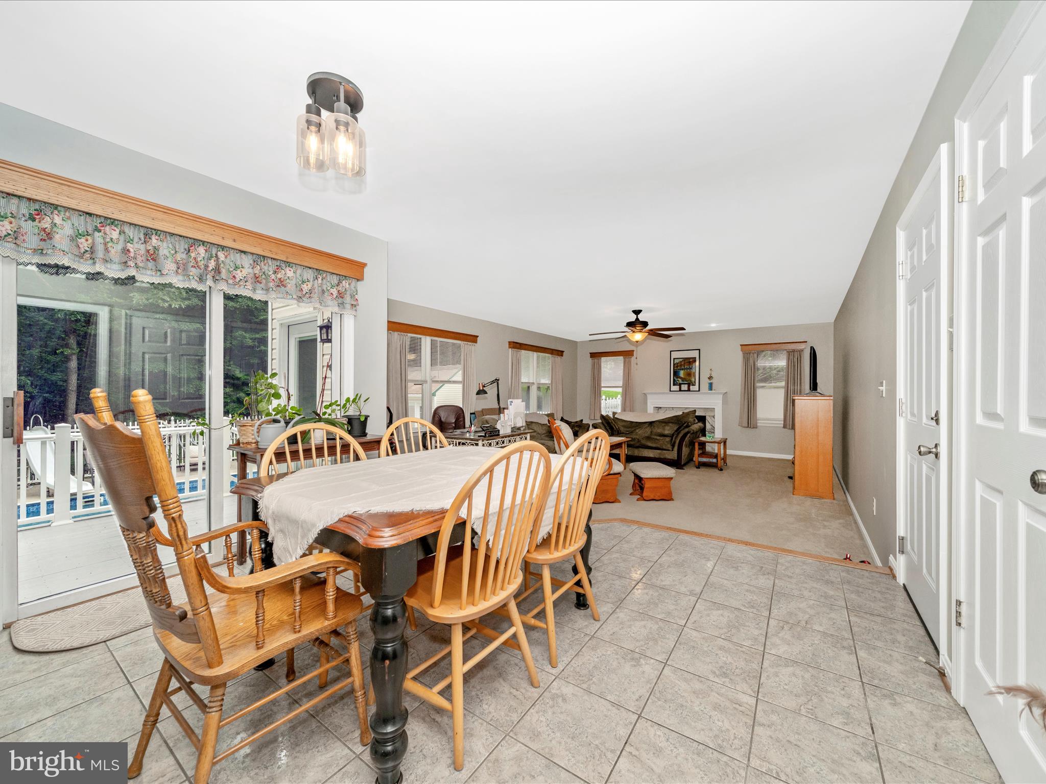 WHITE OAKS - Residential