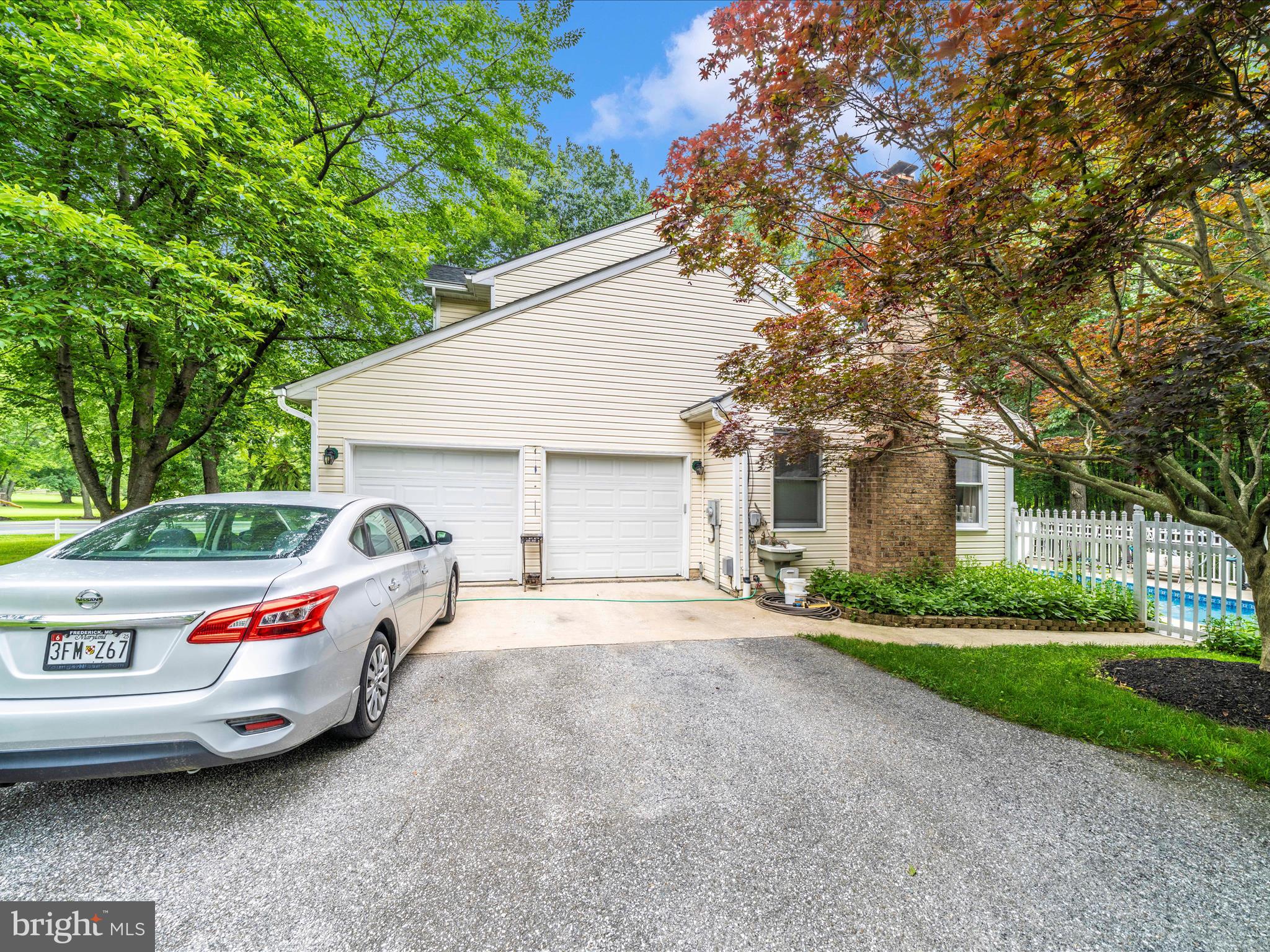 WHITE OAKS - Residential