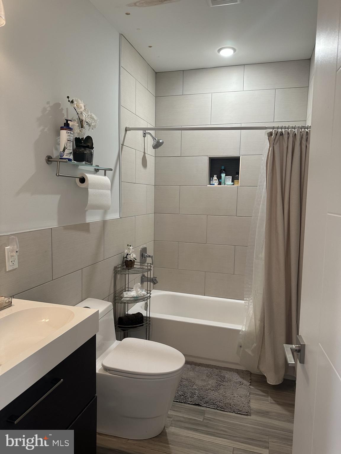 LUDLOW - Residential Lease