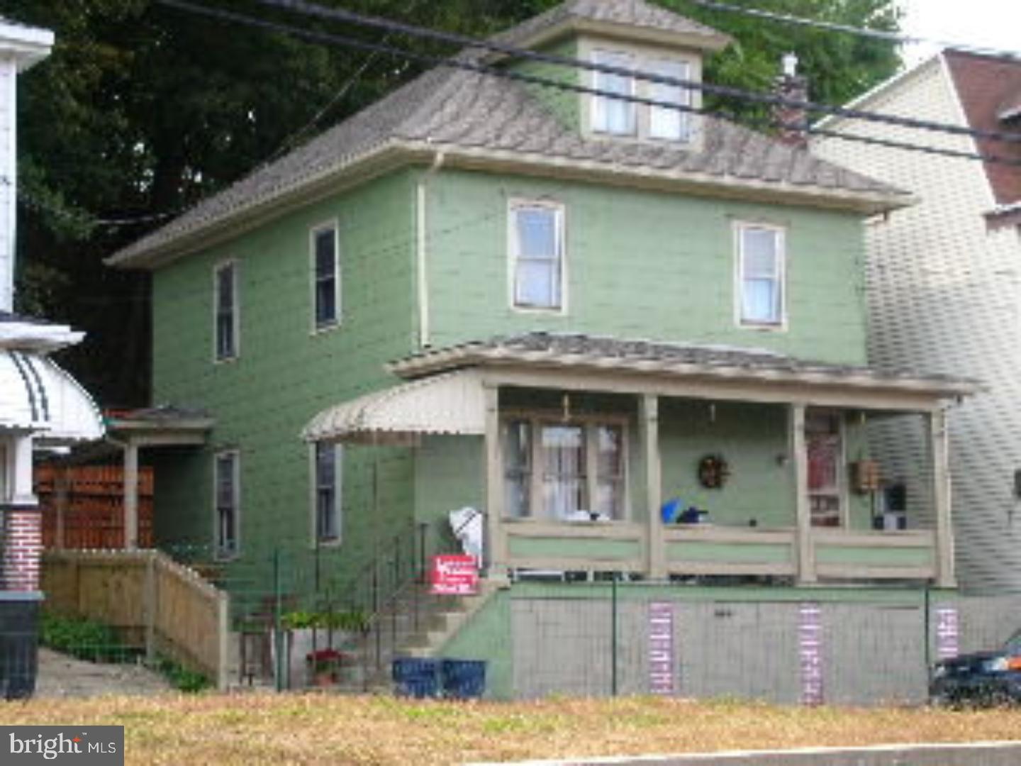 THIS HOME HAS HAD A LOT OF WORK DONE TO IT, VERY NICE WOOD CEILING IN KITCHEN. ALSO COMES W/ PROPERTY ACROSS THE ST FOR PARKING AND EXTRA STORAGE. 50 YR ROOF AND DECK IS TREX DECKING IT WILL NEVER NEED TO BE REPLACED. Color: GREEN Amp: 100