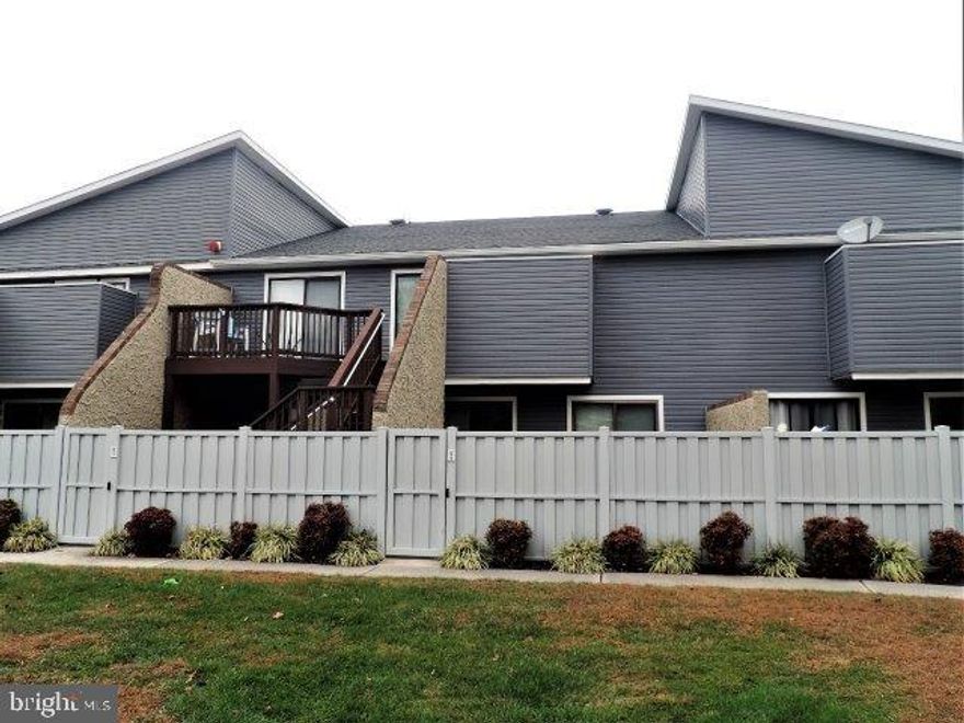 Cute 2 Bedroom one level condo with Private Court Yard. Beautiful New Floors in Living Room and Kitchen Area.  Close to Beach. Great Community Swimming Pool. Located in Quiet Caine Woods.