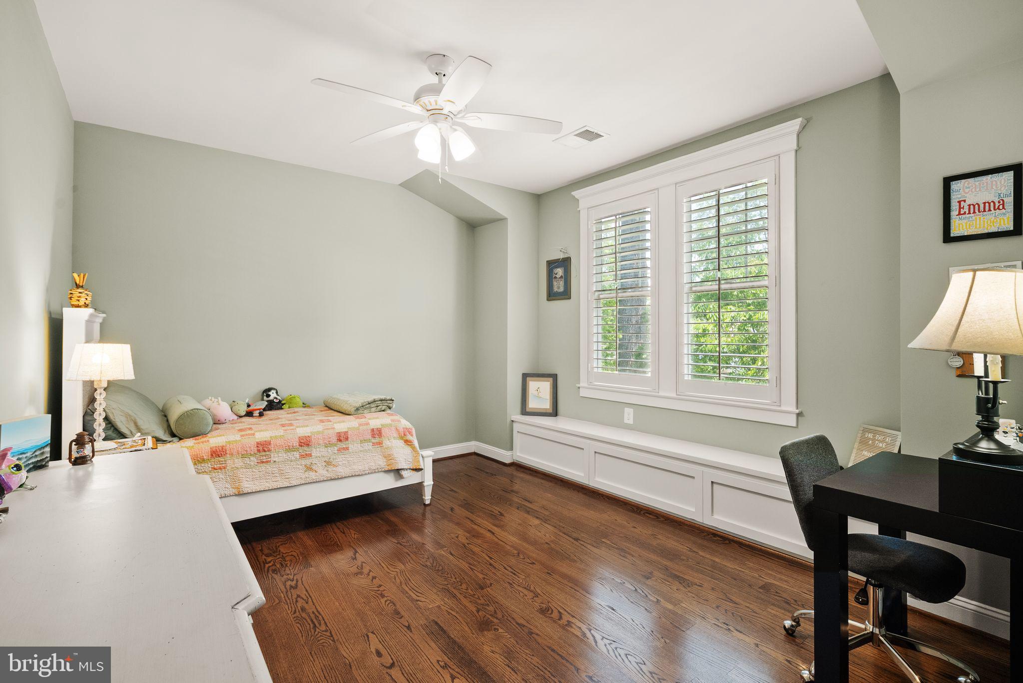 VIENNA WOODS - Residential