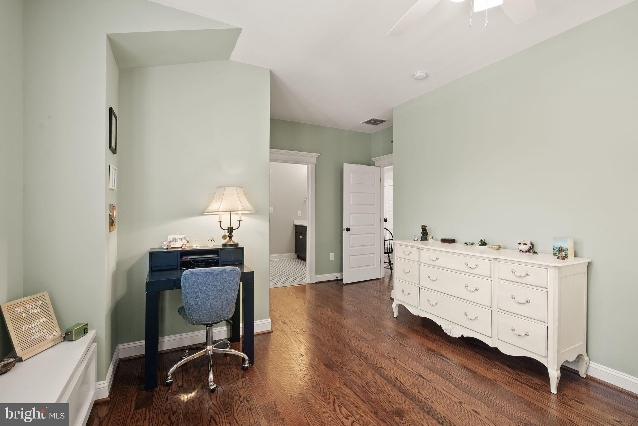 VIENNA WOODS - Residential