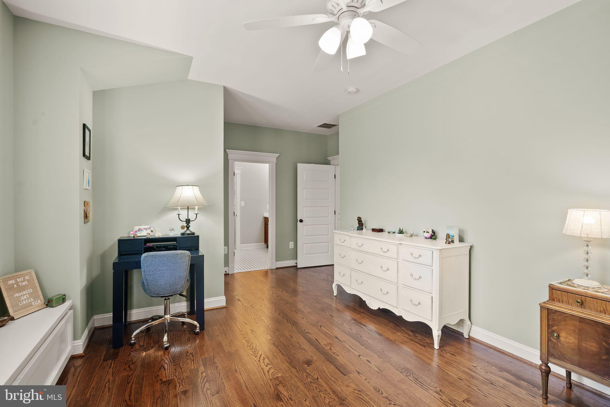 VIENNA WOODS - Residential