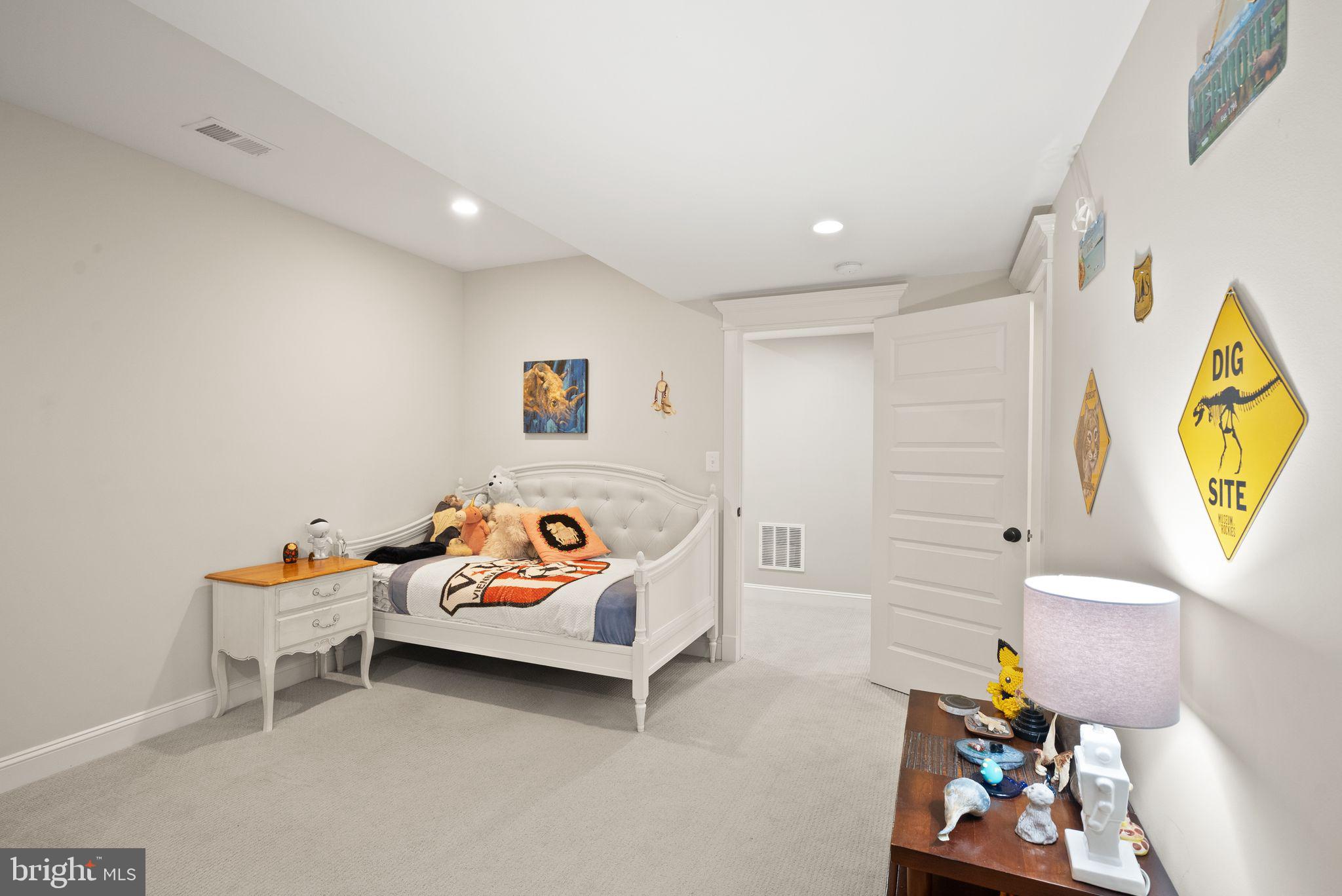 VIENNA WOODS - Residential