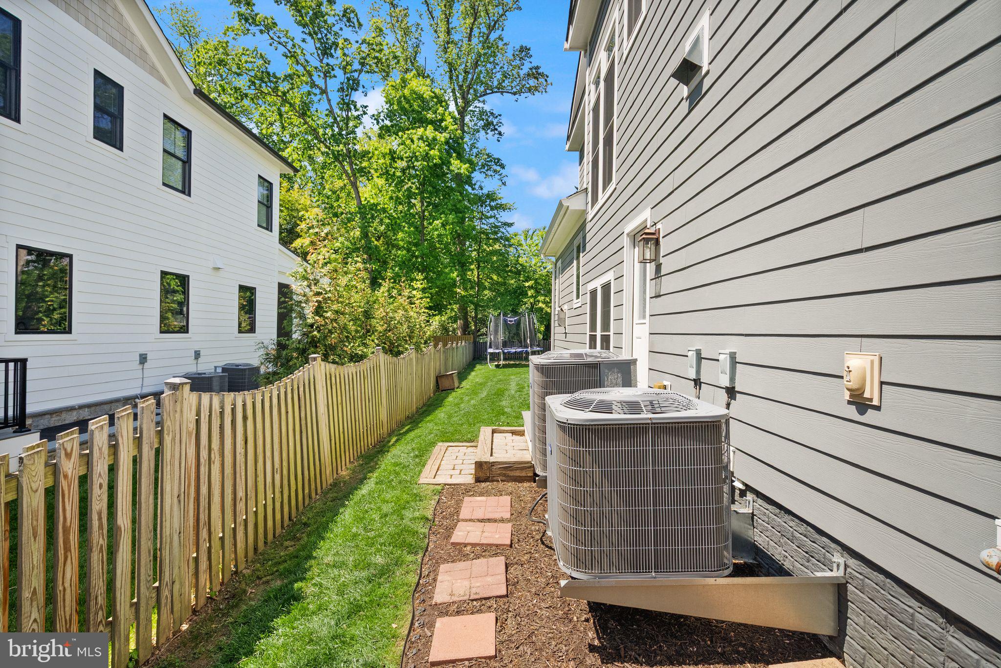 VIENNA WOODS - Residential