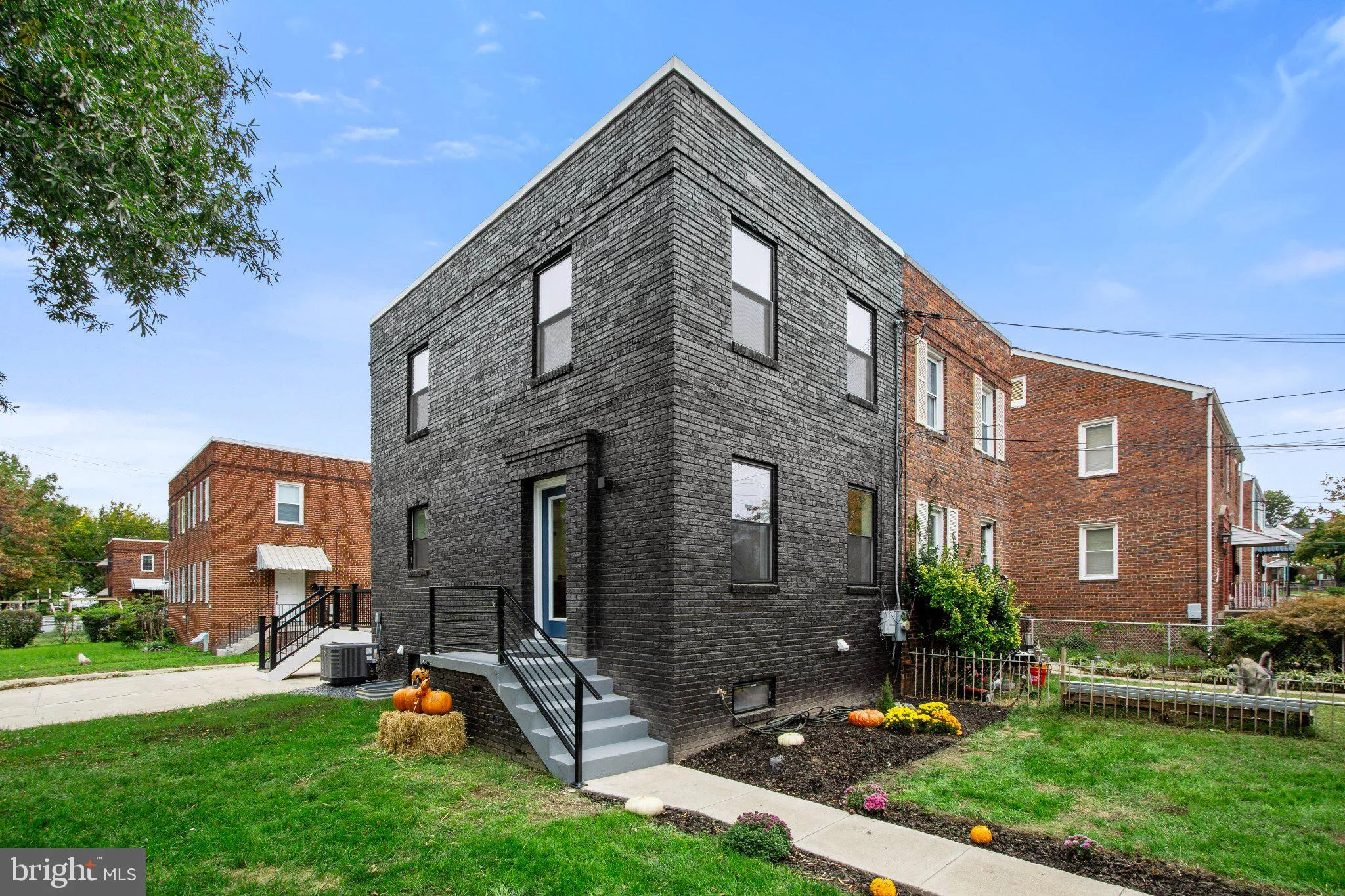 5025 8th Street NE