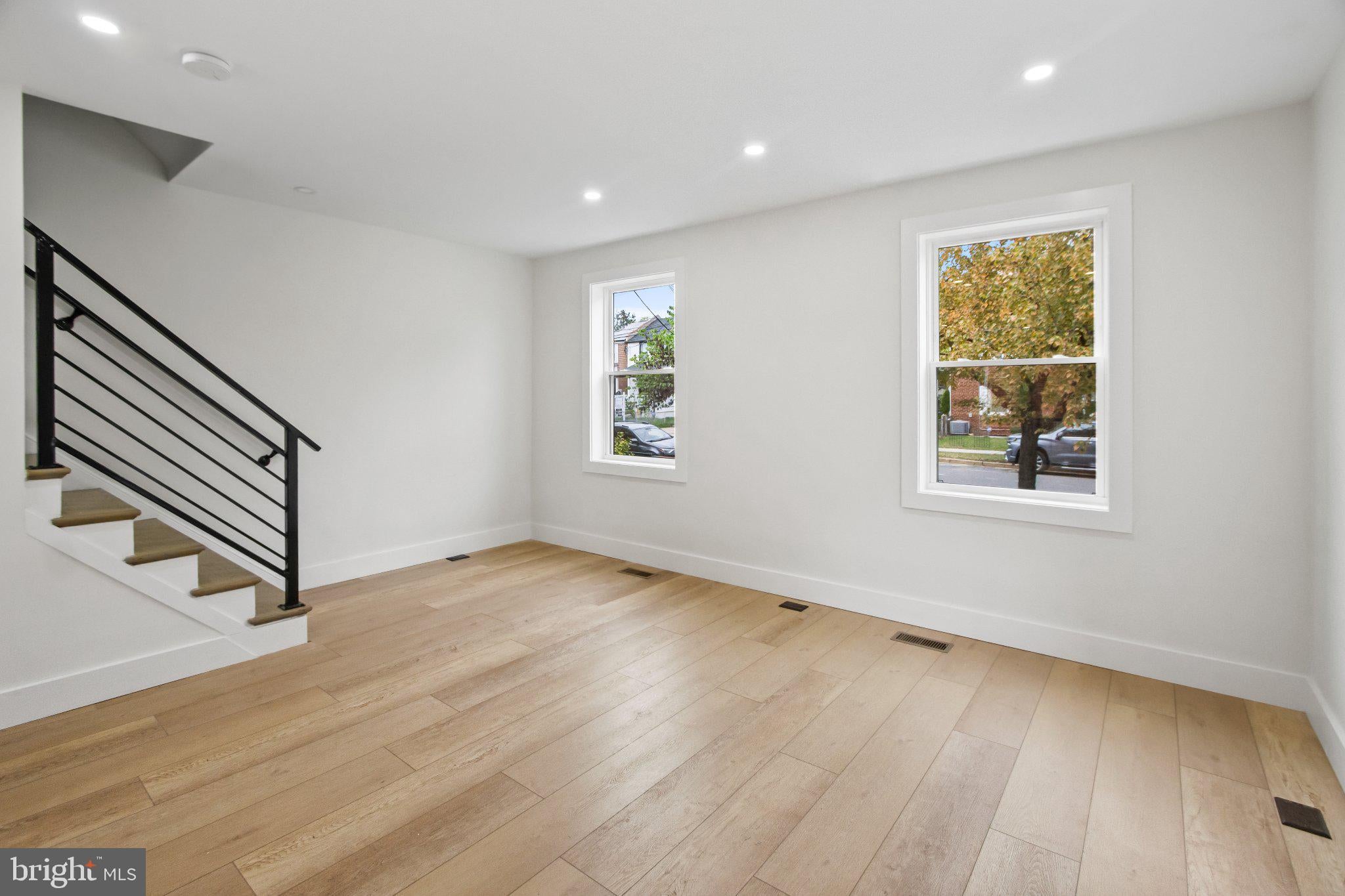 5025 8TH STREET NE
