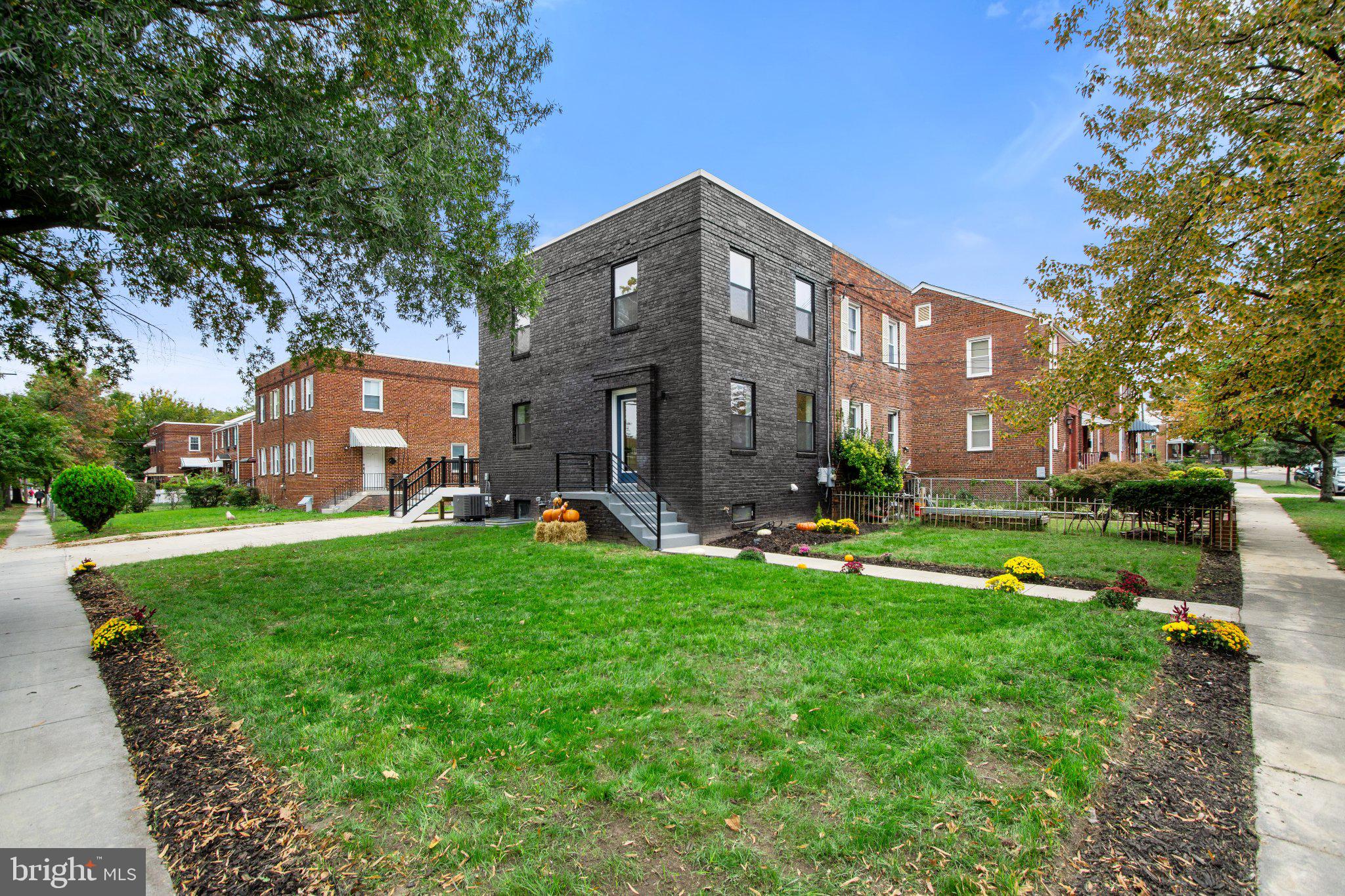 5025 8TH STREET NE