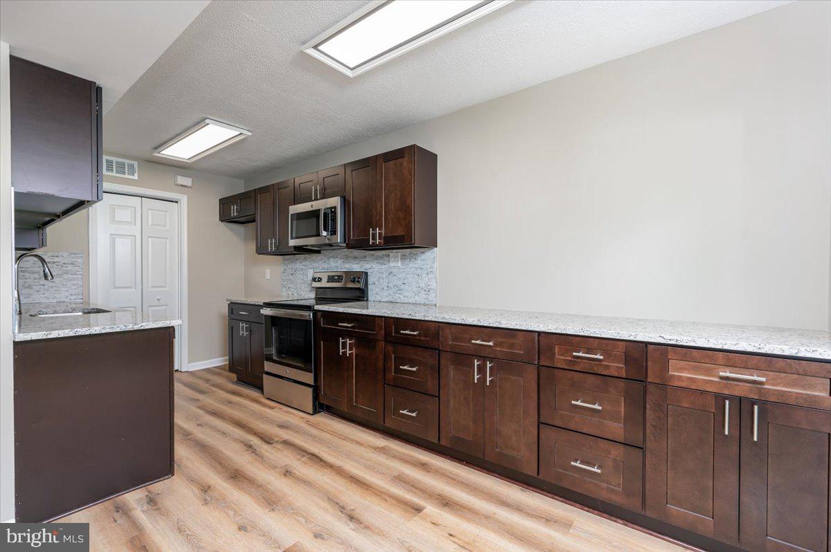 BROOKSHIRE - Residential