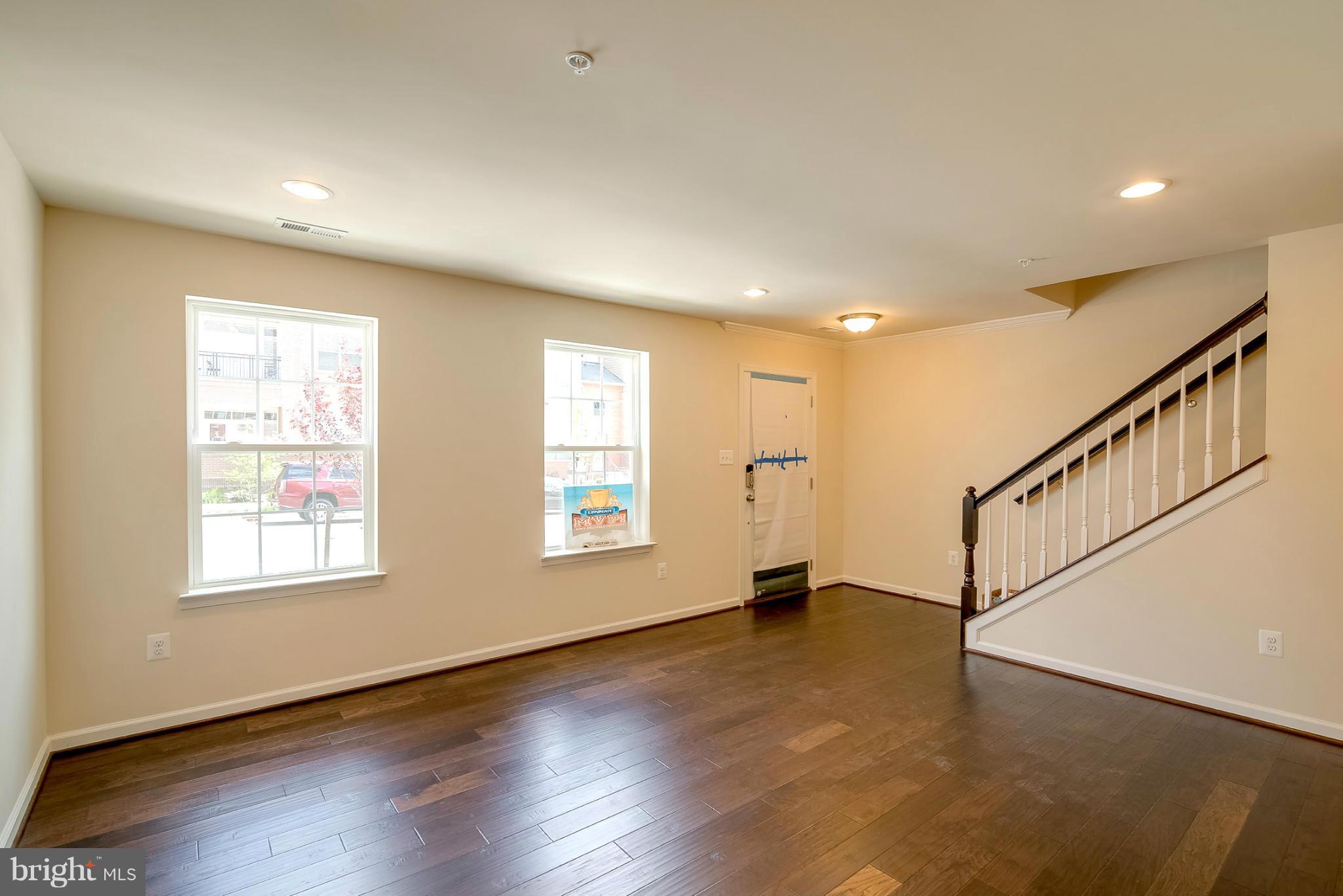 OXFORD SQUARE - Residential