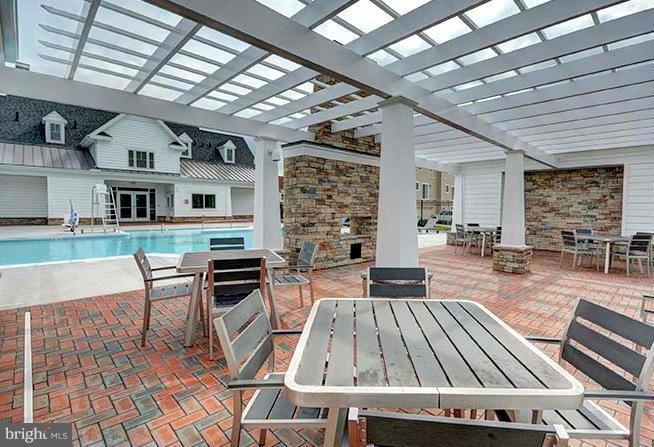 OXFORD SQUARE - Residential