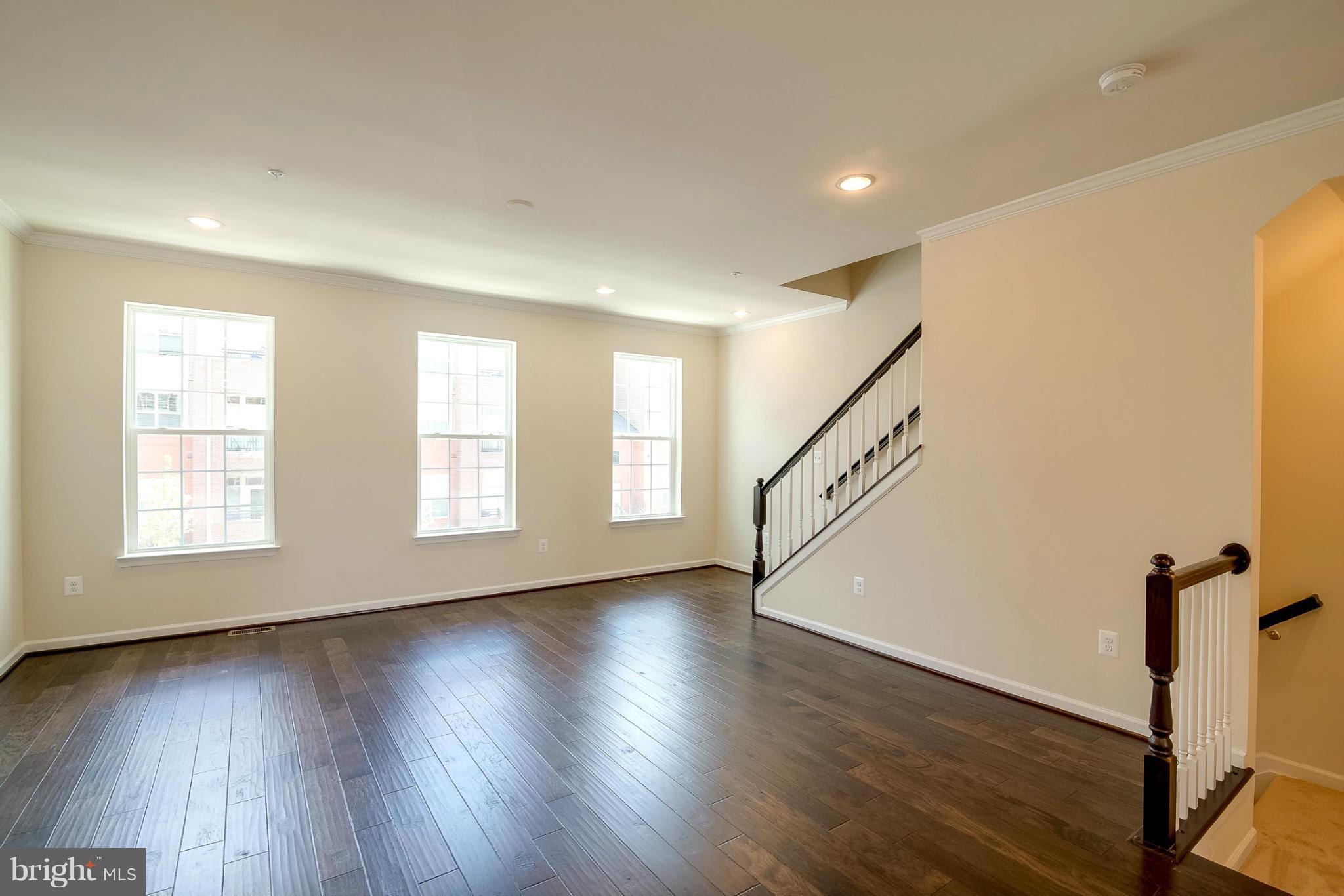 OXFORD SQUARE - Residential