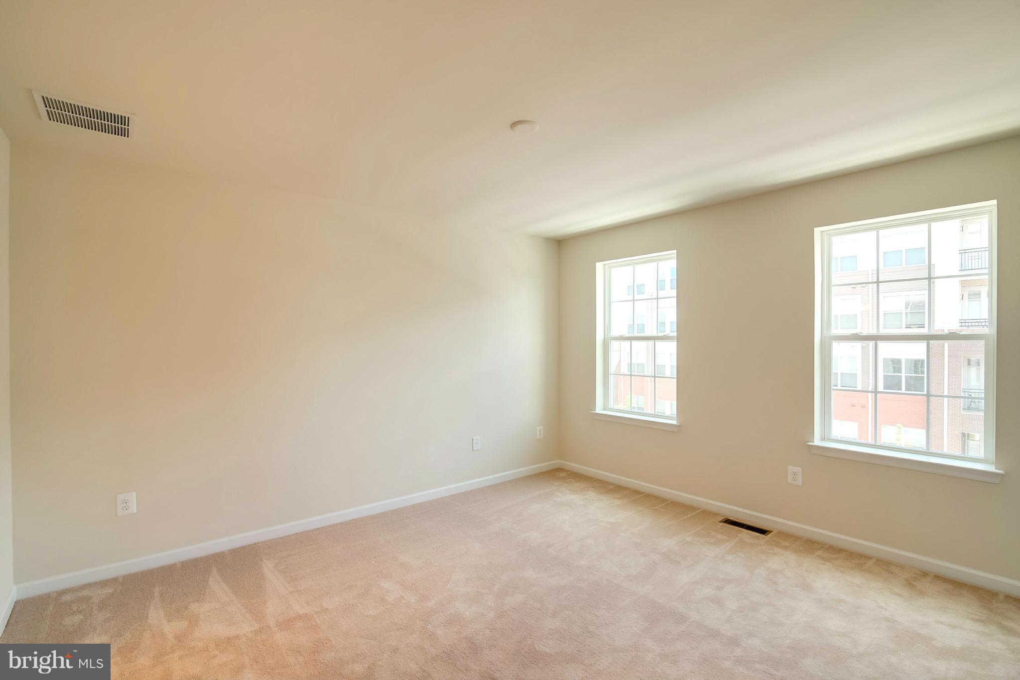 OXFORD SQUARE - Residential