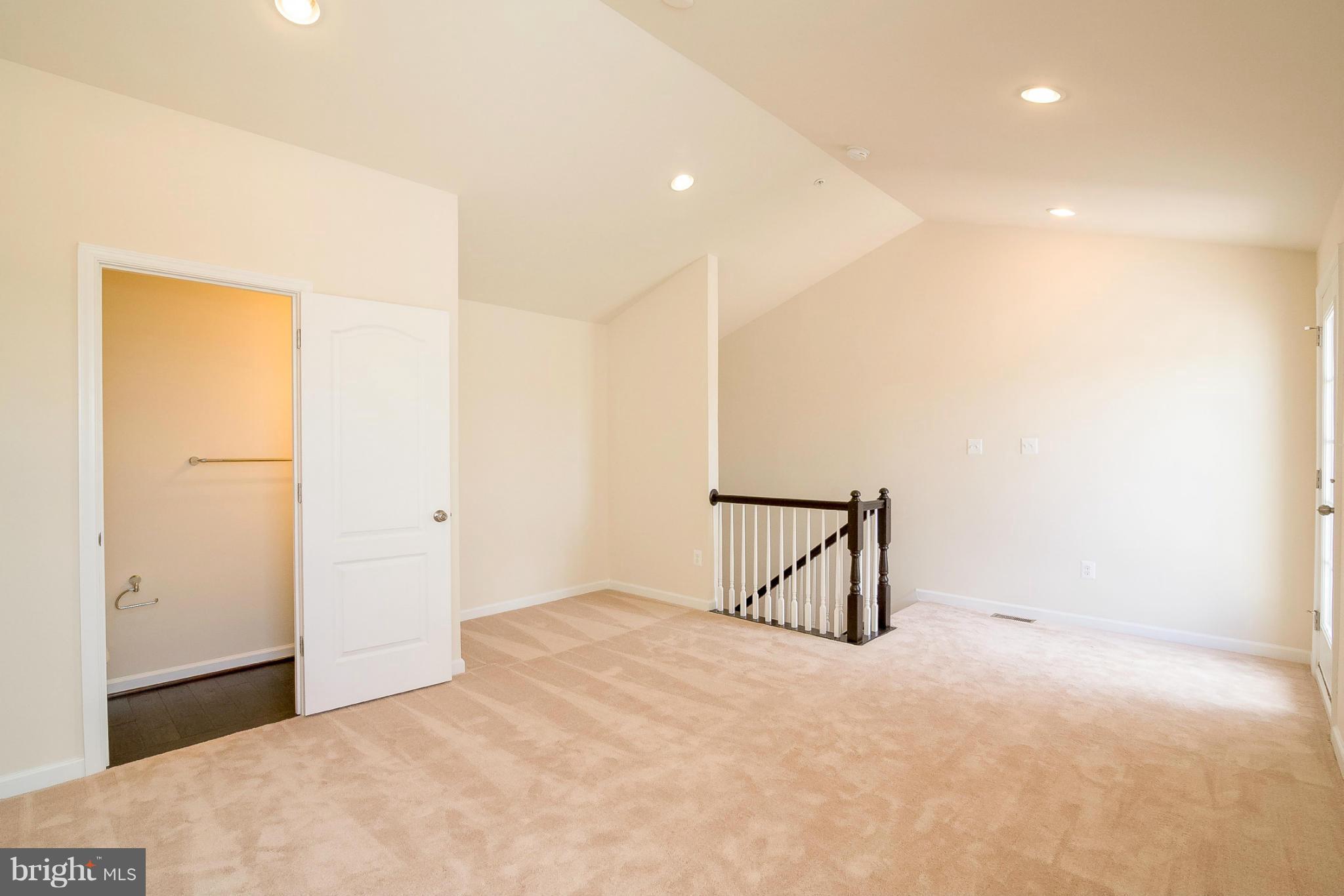 OXFORD SQUARE - Residential