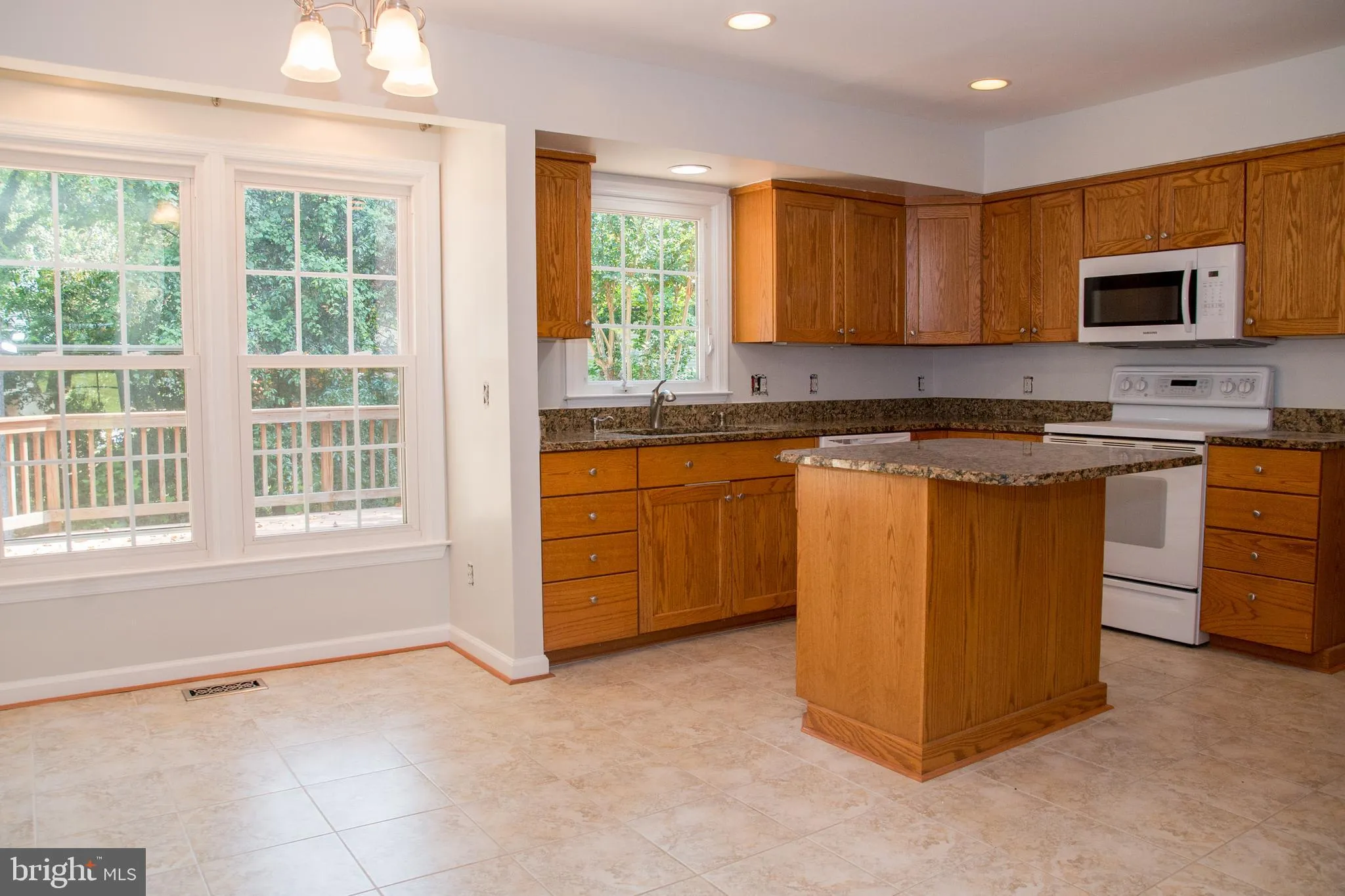 Burke, Virginia 22015, United States, 4 Bedrooms Bedrooms, ,3 BathroomsBathrooms,Residential,Active,243927