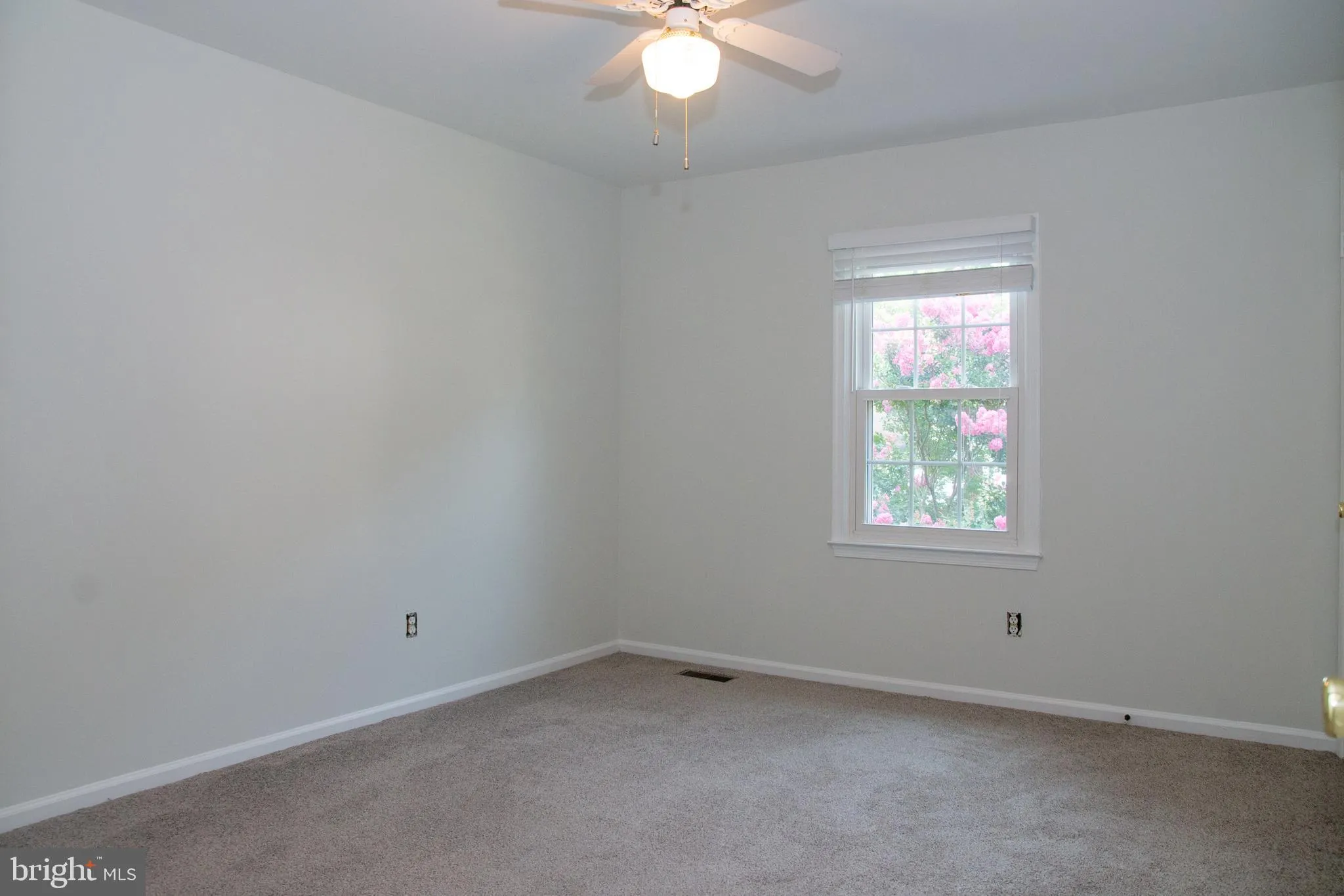 Burke, Virginia 22015, United States, 4 Bedrooms Bedrooms, ,3 BathroomsBathrooms,Residential,Active,243927