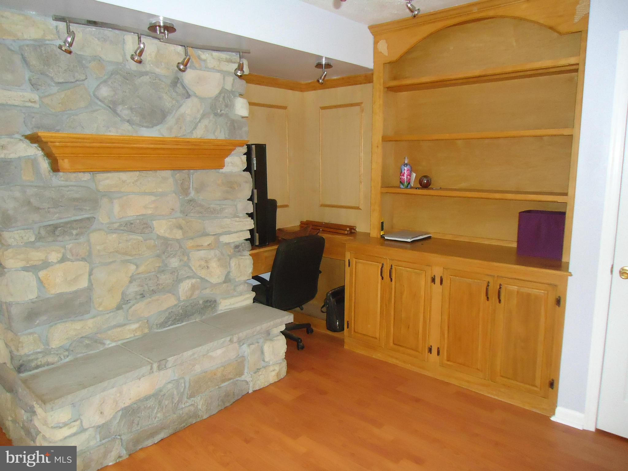 BRETON BAY ESTATES - Residential Lease